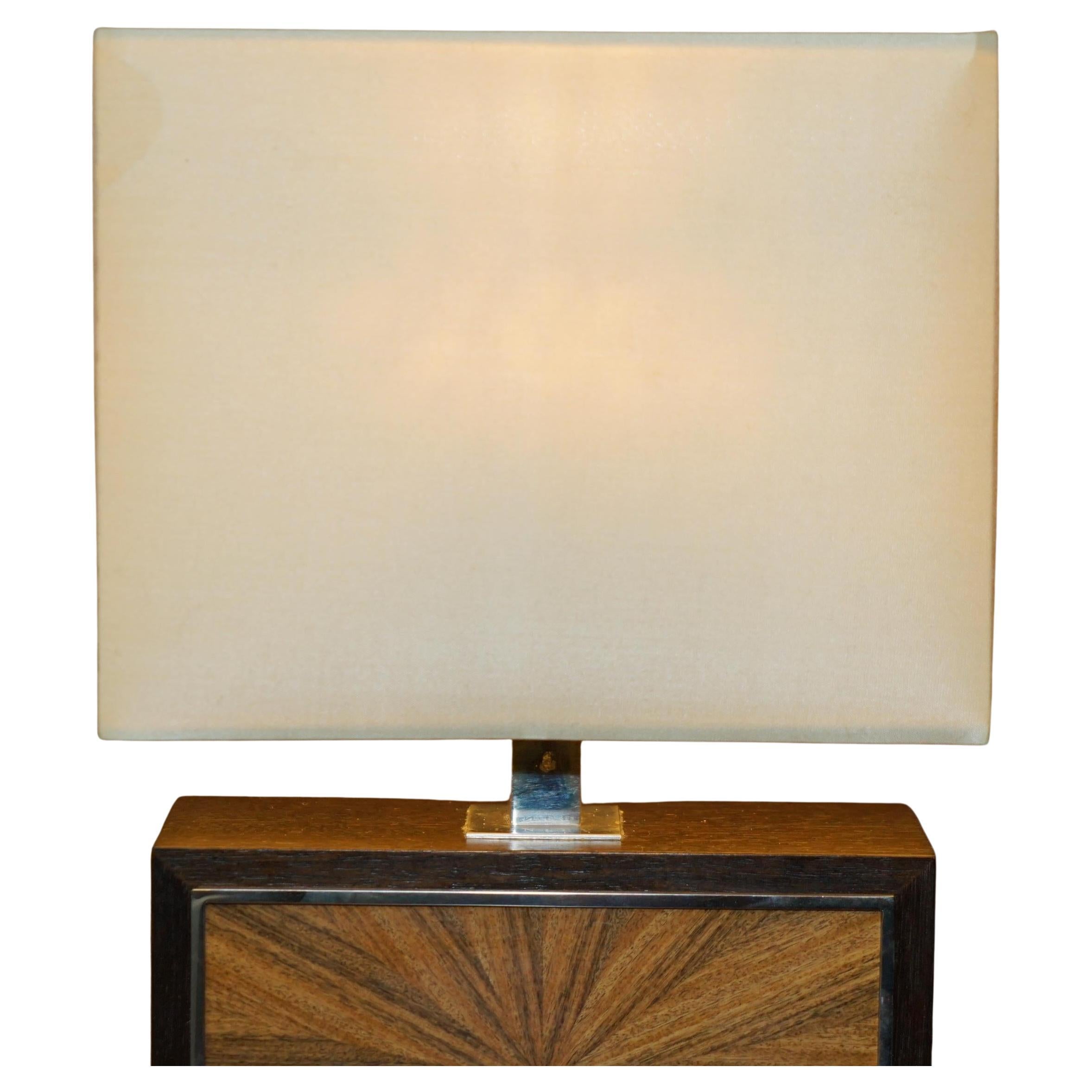 XXI secolo e contemporaneo Una coppia di lampade da tavolo David Linley Chelsea Sunburst con interruttore dimmer in vendita