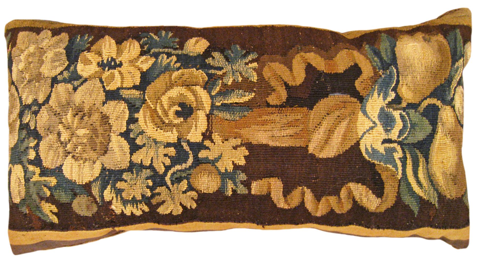 A Pair of Decorative Antique 18th Century Tapestry Pillows with Floral Elements  For Sale 2