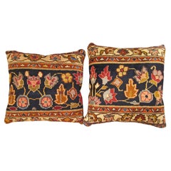 Dekorative antike indische Agra-Teppichkissen mit Blumenelementen, Paar