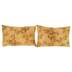 Paire de coussins décoratifs anciens en tapisserie jacquard décorative avec éléments floraux