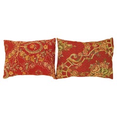 Paire de coussins décoratifs anciens en tapisserie jacquard décorative avec éléments floraux 