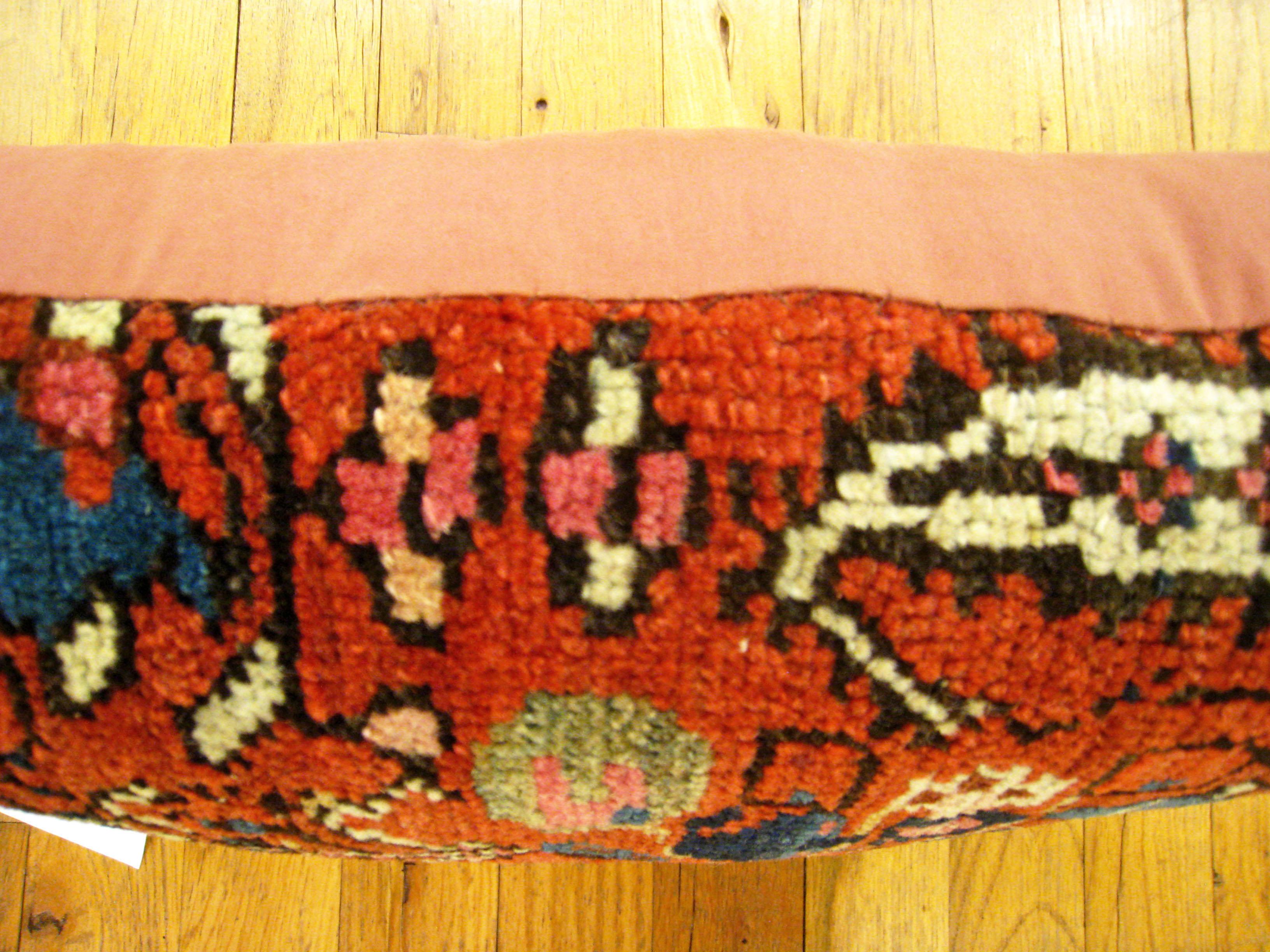 Dekorative antike persische Malayer-Teppichkissen, Paar  im Angebot 1