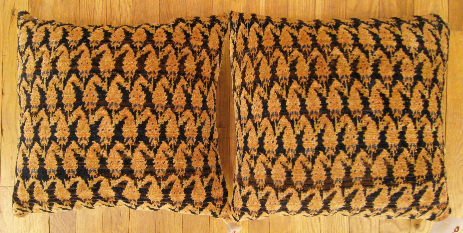 Ein Paar antiker persischer Saraband-Teppich-Kissen; Größe je 1'6