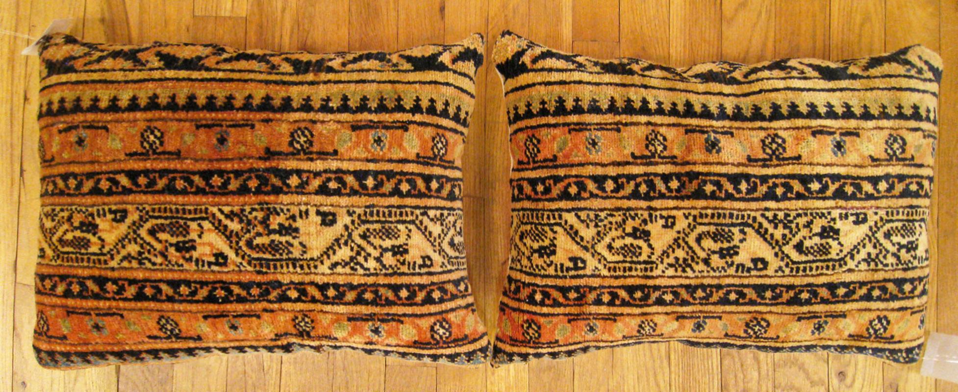 Paire d'oreillers anciens en tapis sarabande persan ; taille 1'8