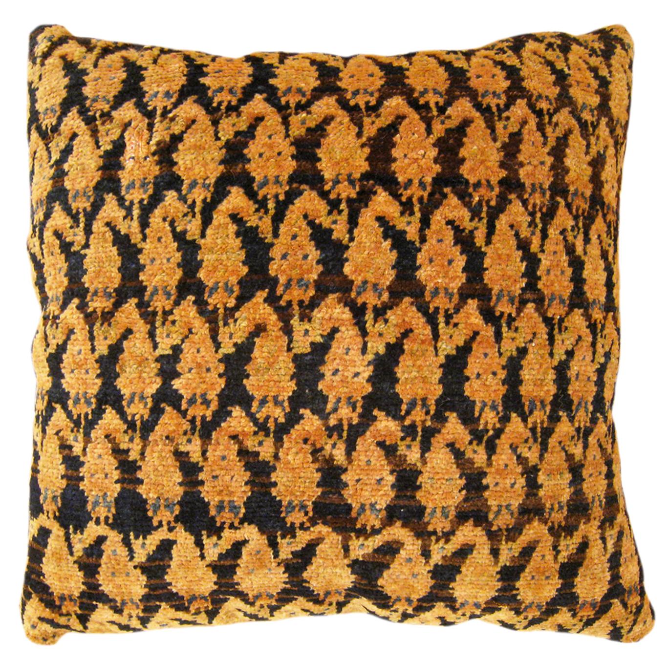 Dekorative antike persische Saraband-Teppichkissen, Paar (Frühes 20. Jahrhundert) im Angebot
