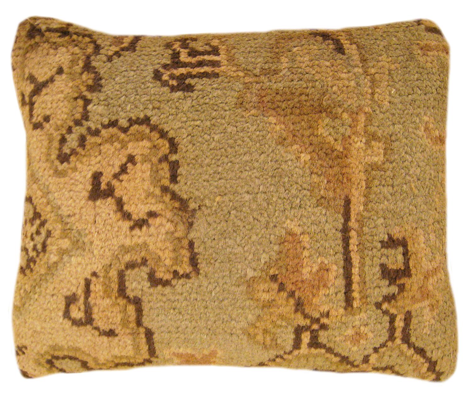 Dekorative antike spanische Savonnerie-Teppichkissen mit geometrischem Muster, Paar (Frühes 20. Jahrhundert) im Angebot