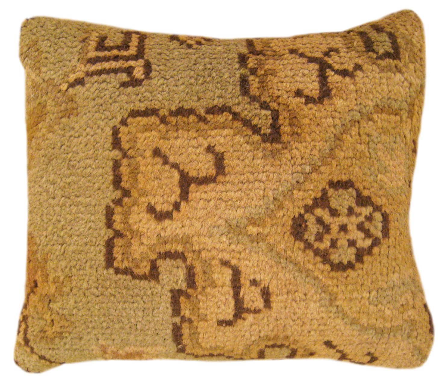 Paire de coussins décoratifs espagnols anciens de style Savonnerie avec motifs géométriques en vente 2