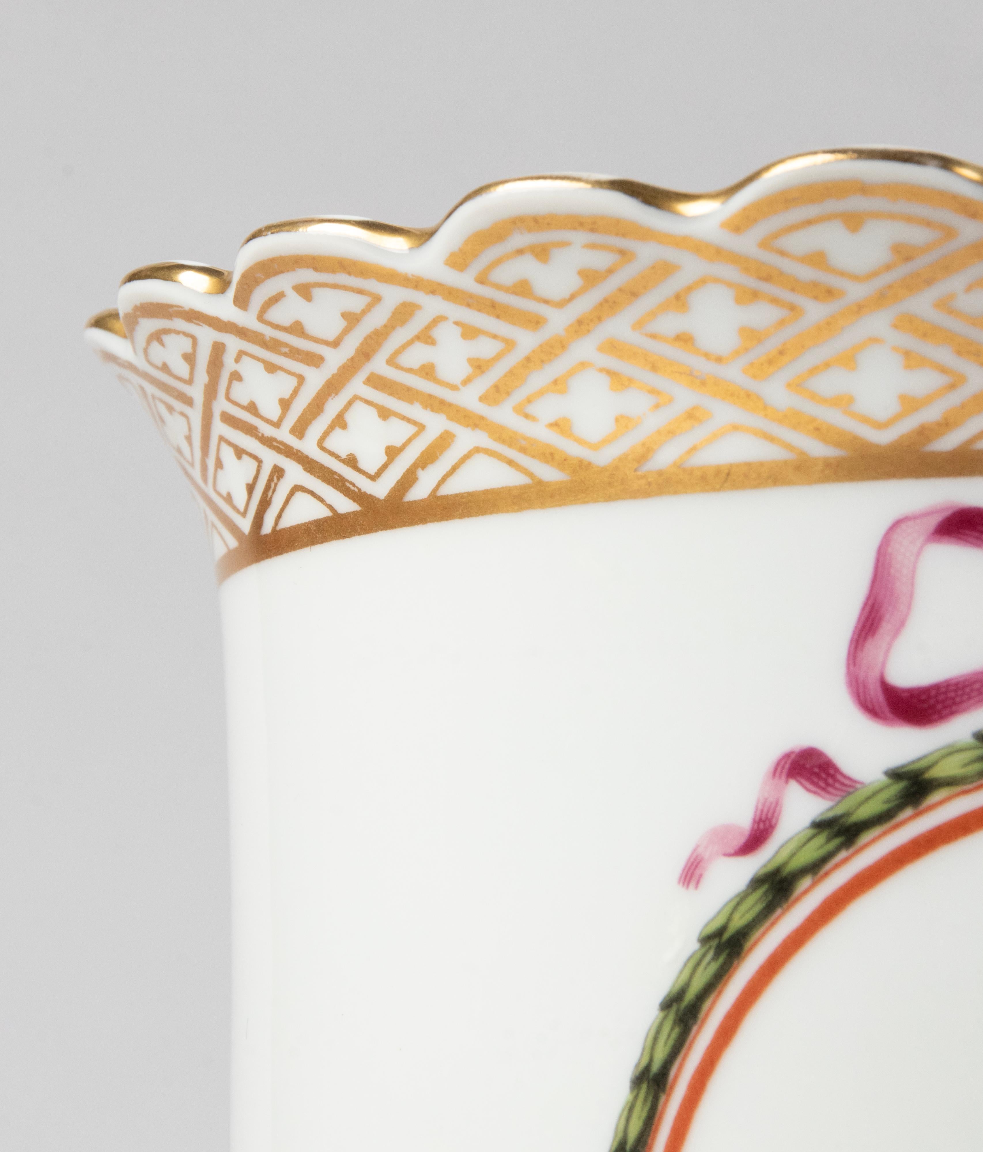 Paire de cache-pots décoratifs en porcelaine fabriqués par Haviland Limoges 5