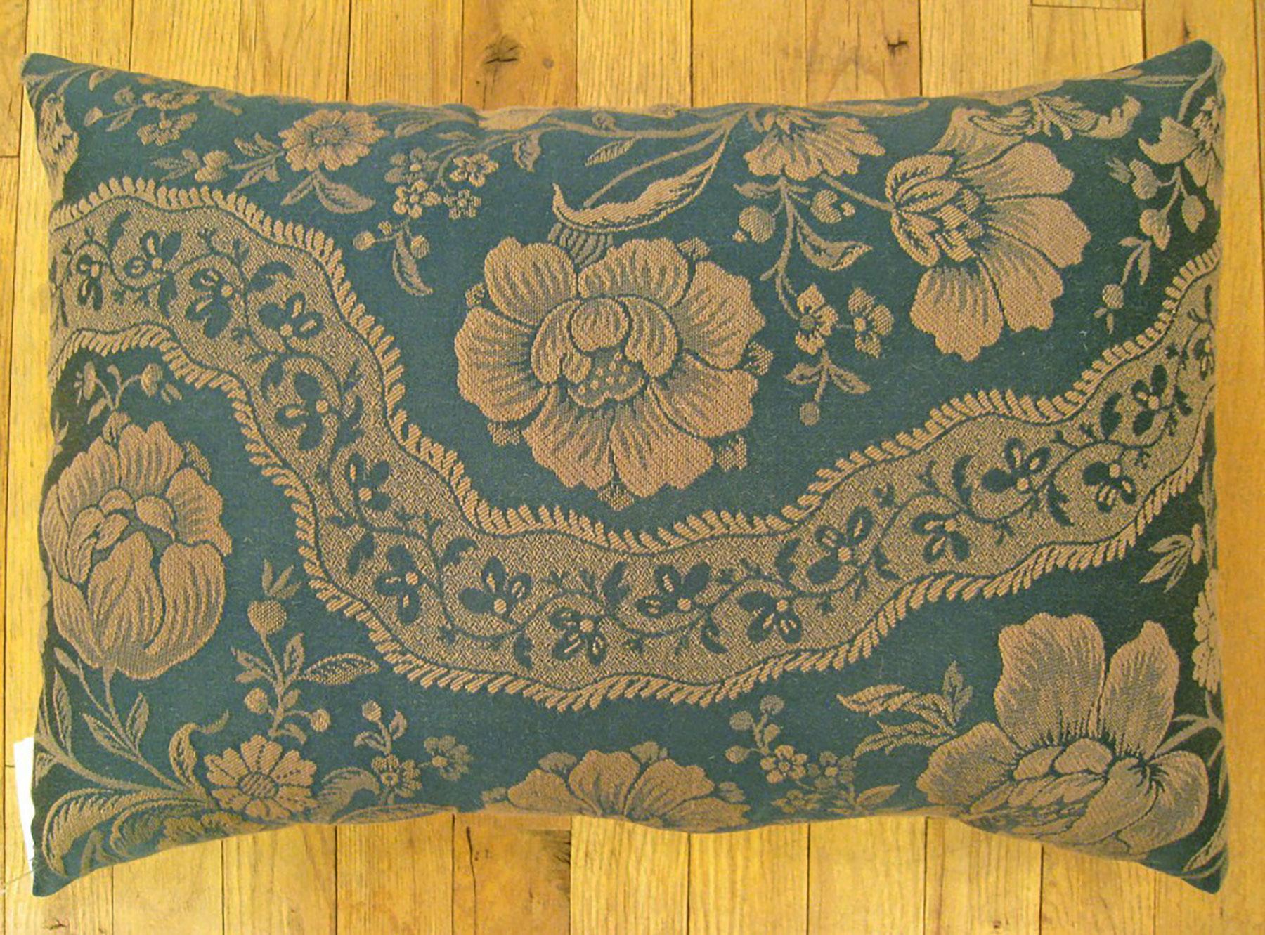 Mid-20th Century Pair of Decorative Vintage European Chinoiserie Fabric Pillows with Floral For Sale