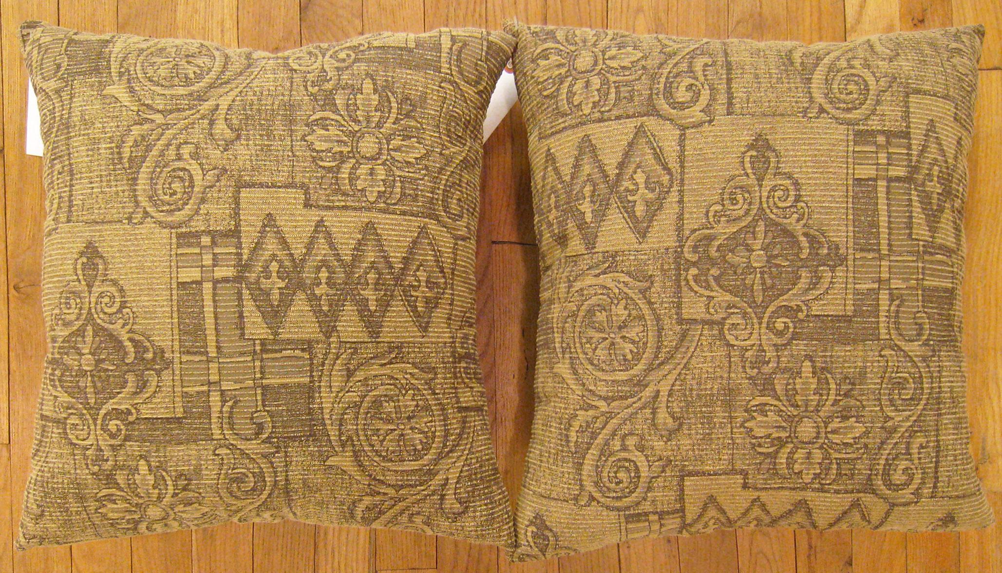 A pair of vintage Floro-geometric fabric pillows ; size 1'8” x 1'6” Each.

A vintage american pillows with geometric abstracts in a beige central field, size 1'8” x 1'6” each. This lovely decorative pillow features a vintage fabric of a American