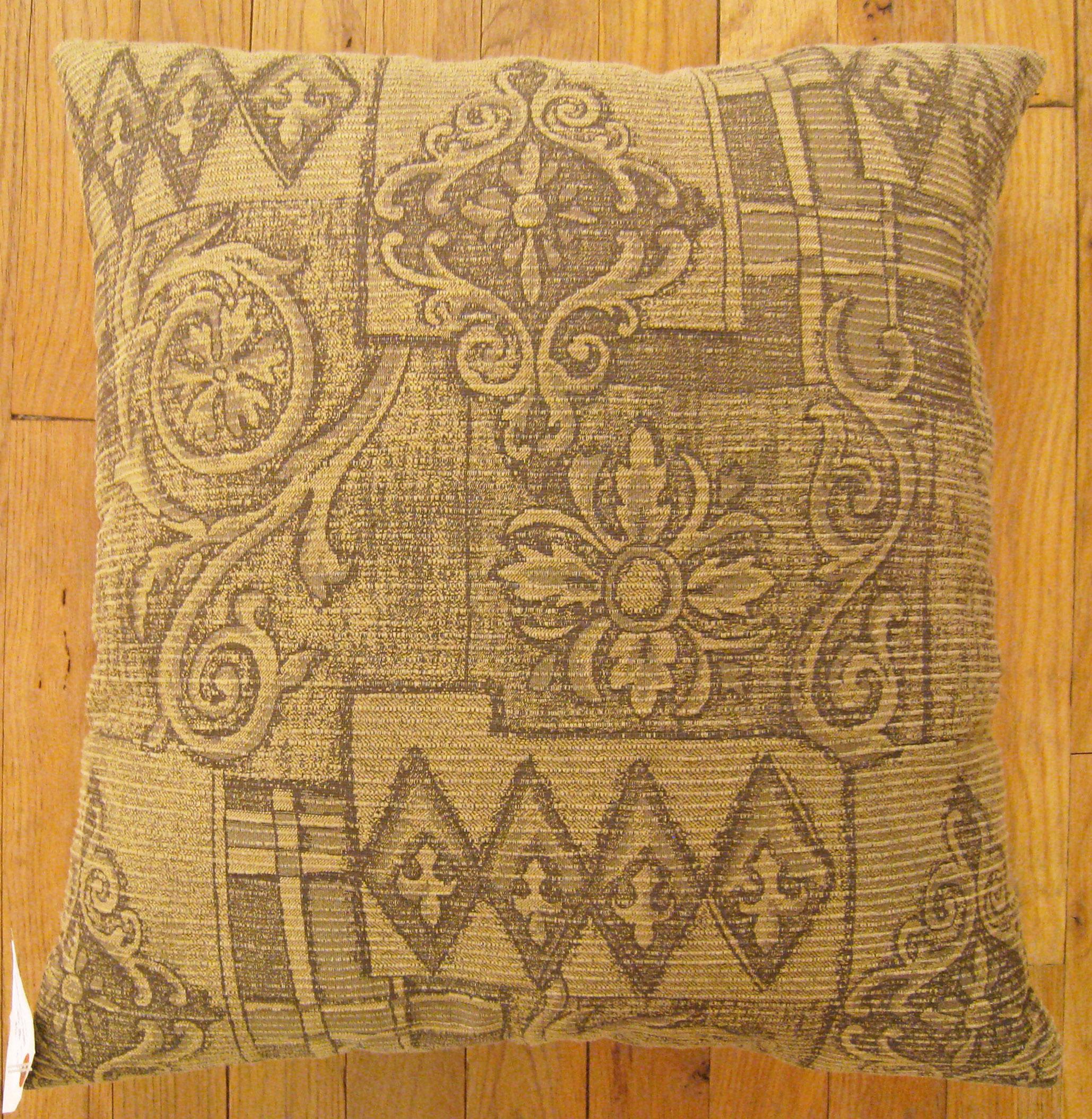 Pair of Decorative Vintage Floro-Geometric Fabric Pillows For Sale 4