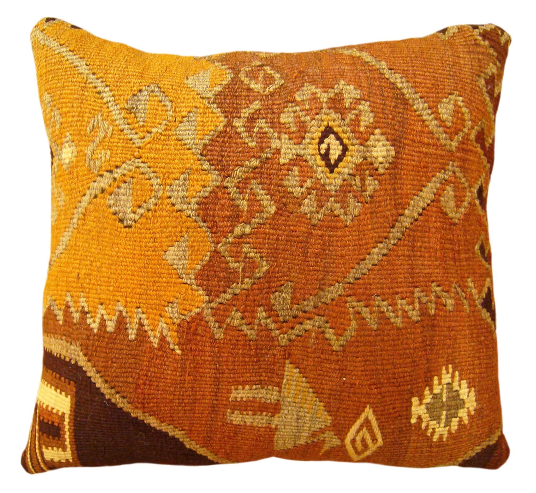 Dekorative türkische Vintage-Kelim-Teppich-Kissen mit geometrischen Abstraktionen, Paar (Wolle) im Angebot