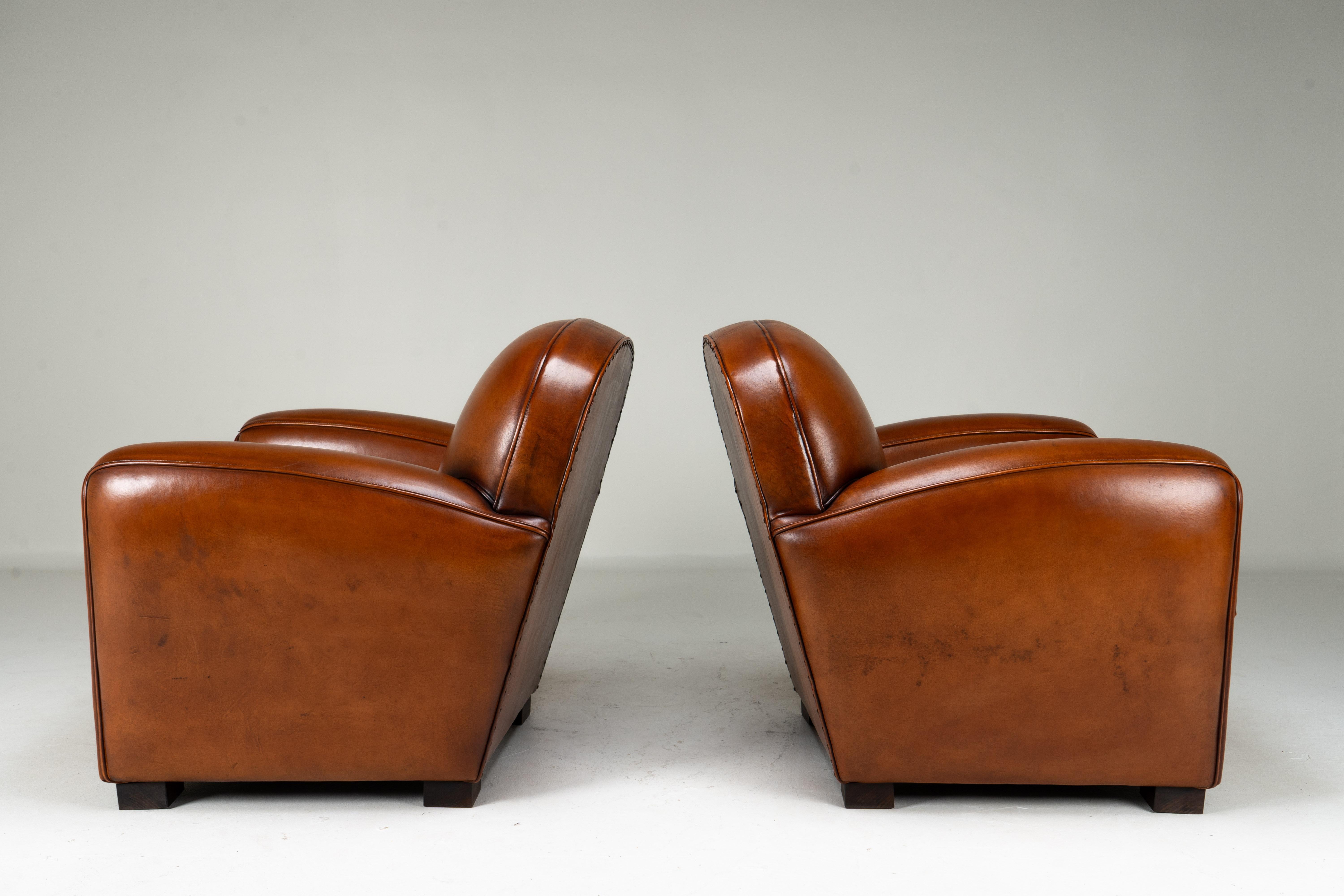 Paire de chaises Demi Lune en peau de mouton en vente 9