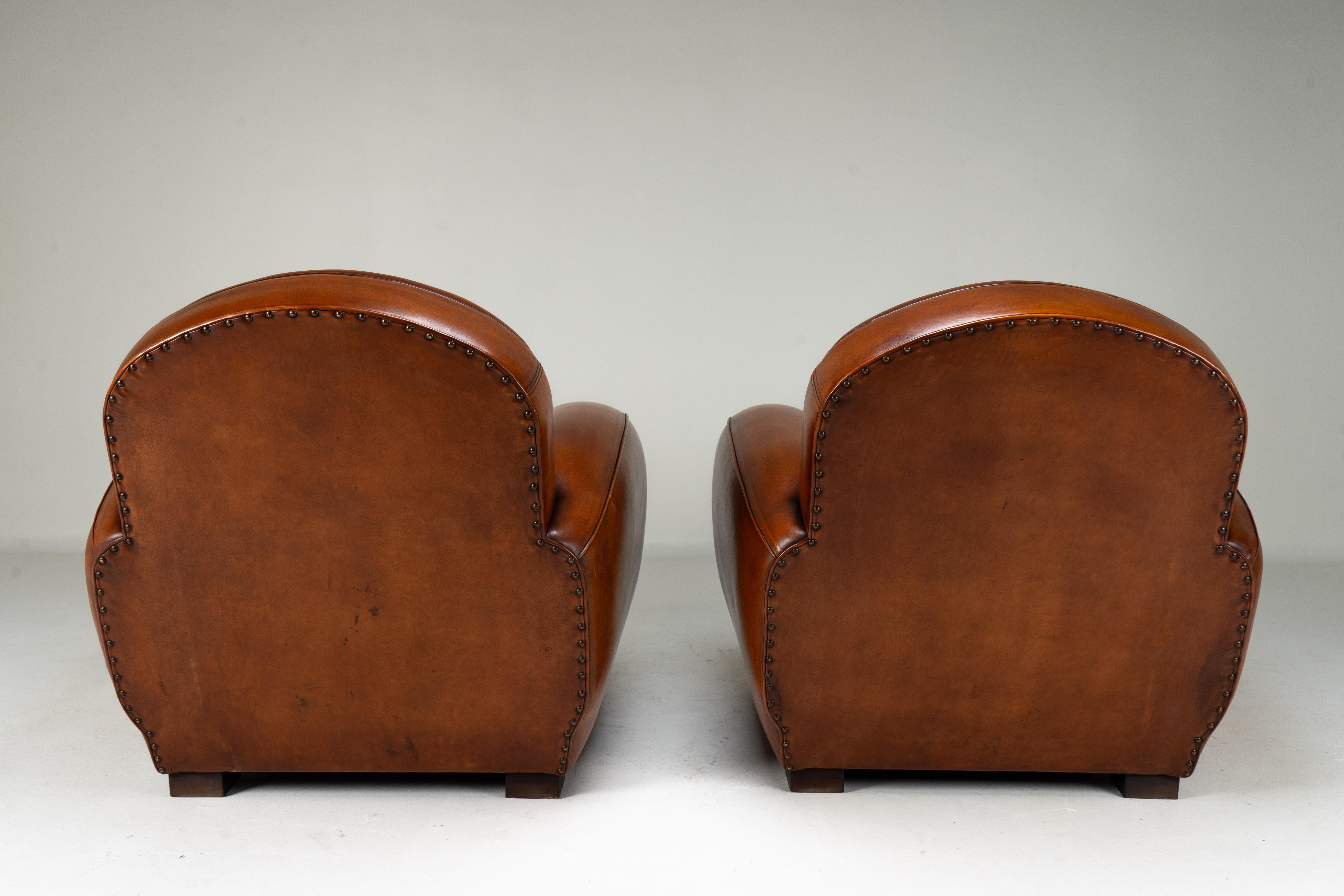 XXIe siècle et contemporain Paire de chaises Demi Lune en peau de mouton en vente