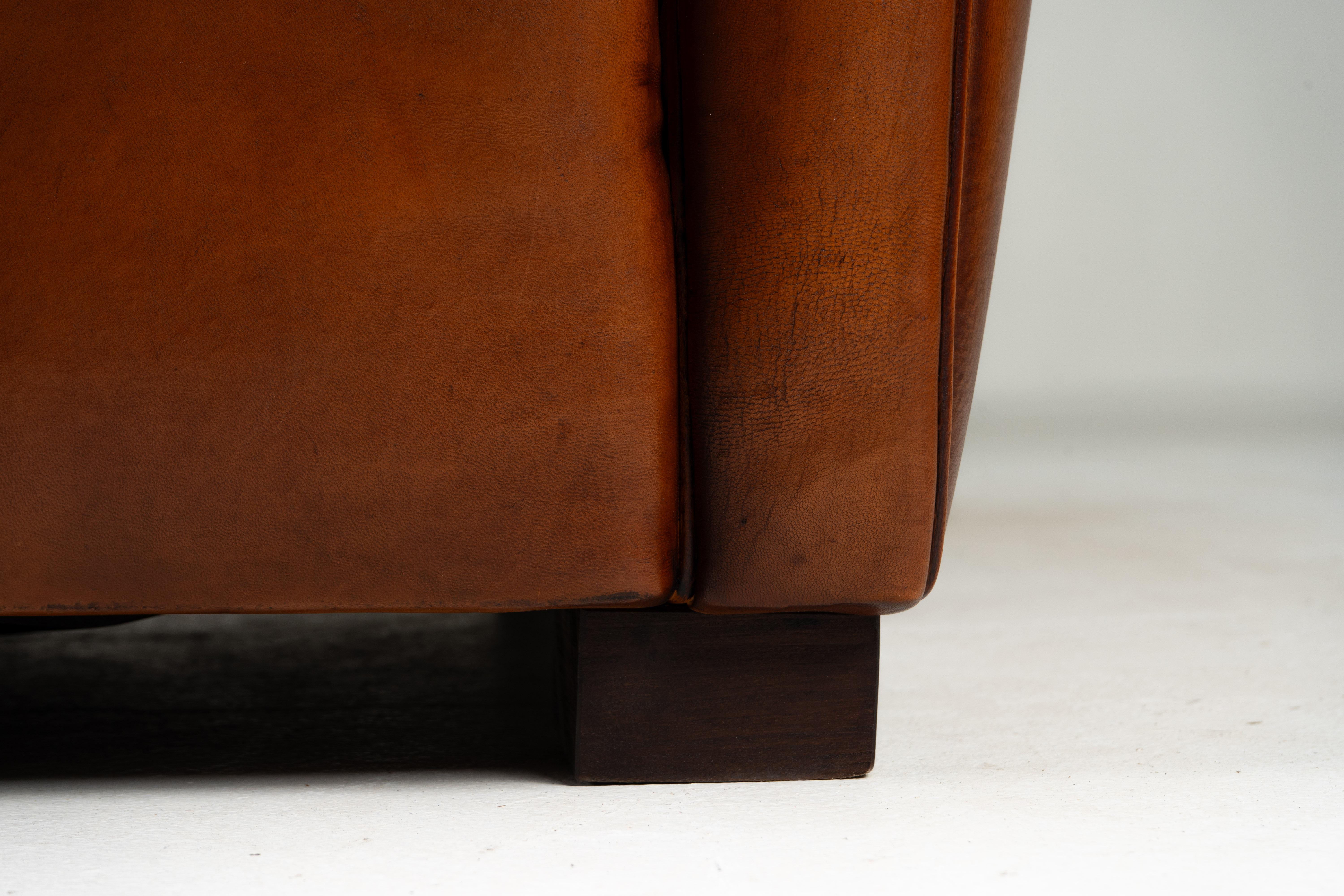 XXIe siècle et contemporain Paire de chaises Demi Lune en peau de mouton en vente
