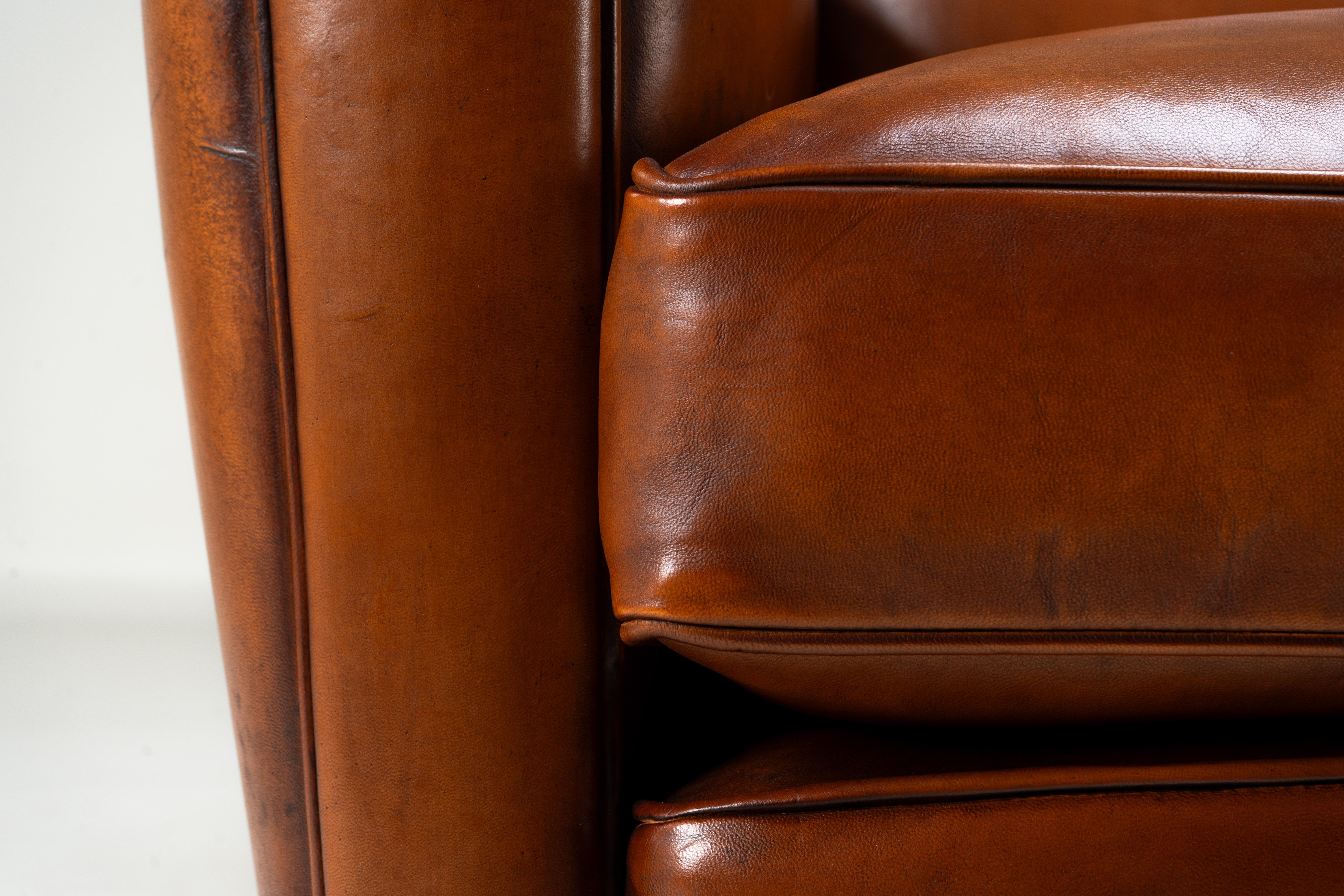 Paire de chaises Demi Lune en peau de mouton en vente 2