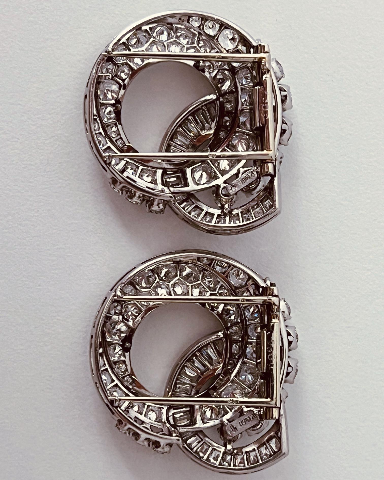Paire de 10 carats  Broches à clip en diamant montées sur platine. Vers 1930 Excellent état - En vente à London, GB