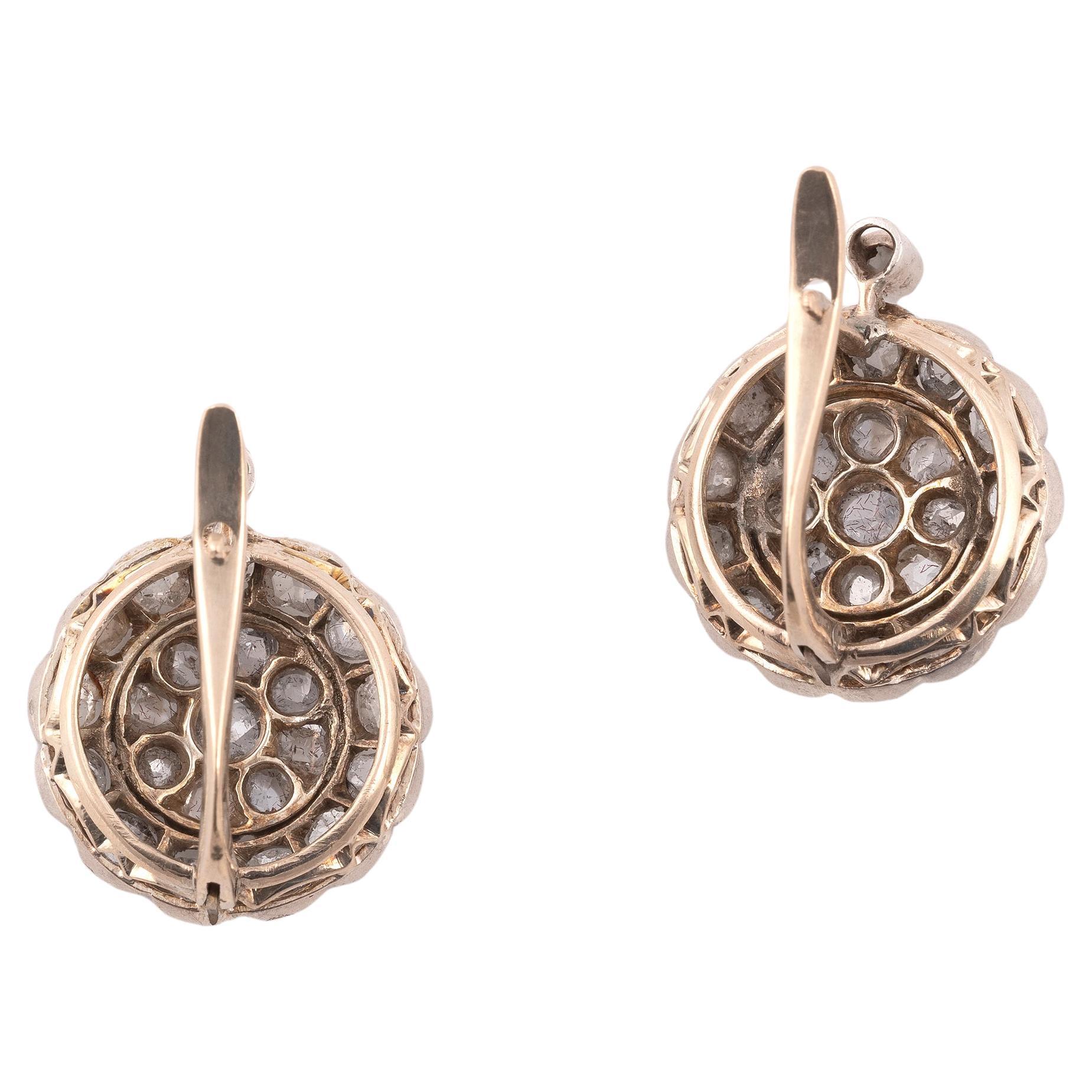 Ein Paar Diamant-Cluster-Ohrringe (Rosenschliff) im Angebot