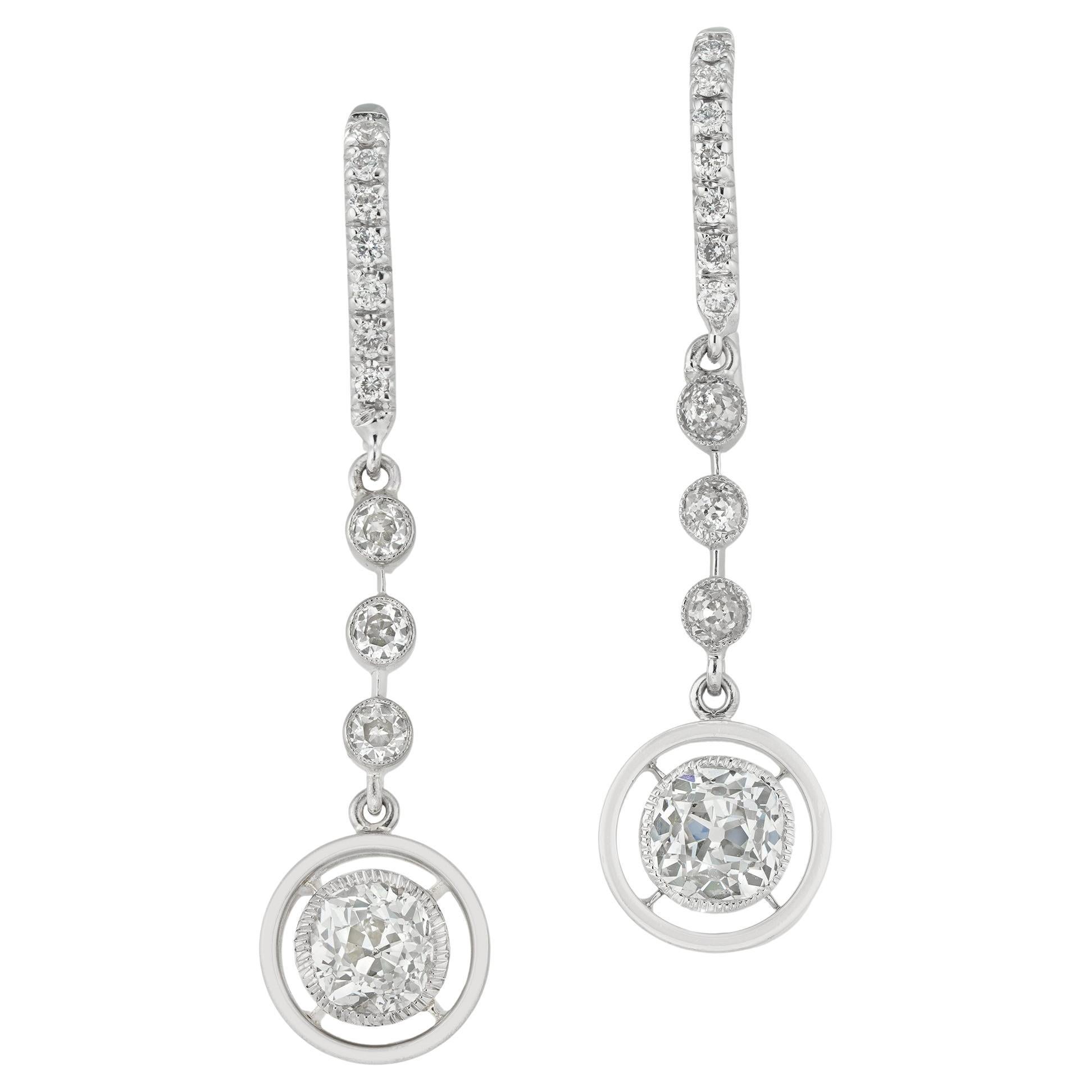 A pair of diamond drop earrings For Sale