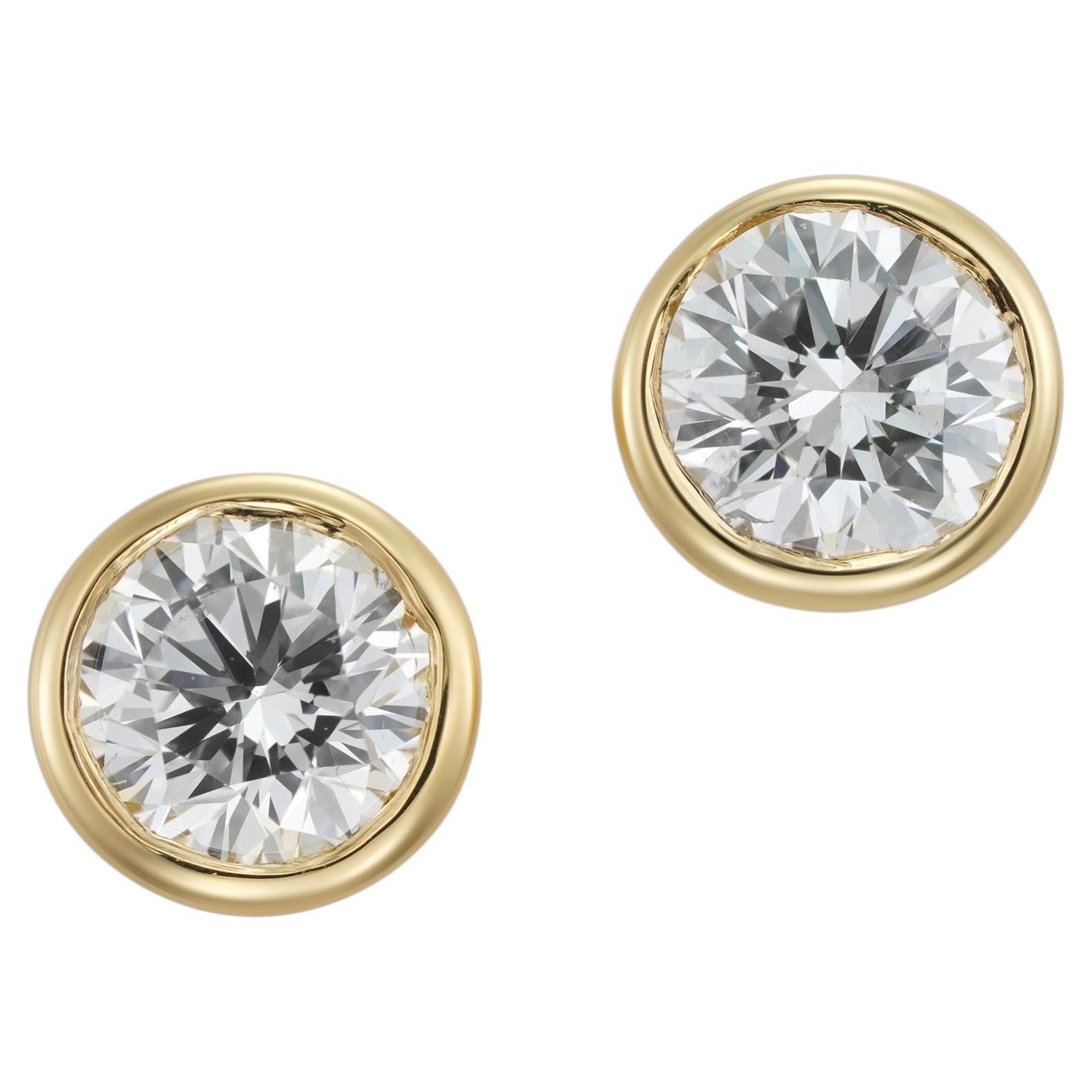 Un par de pendientes de diamantes en venta