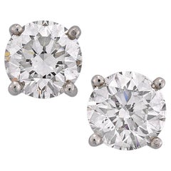 Ein Paar Diamant-Ohrstecker mit Diamanten