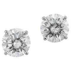 Ein Paar Diamant-Ohrstecker mit Diamanten