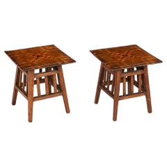 Paire de petites tables chequées