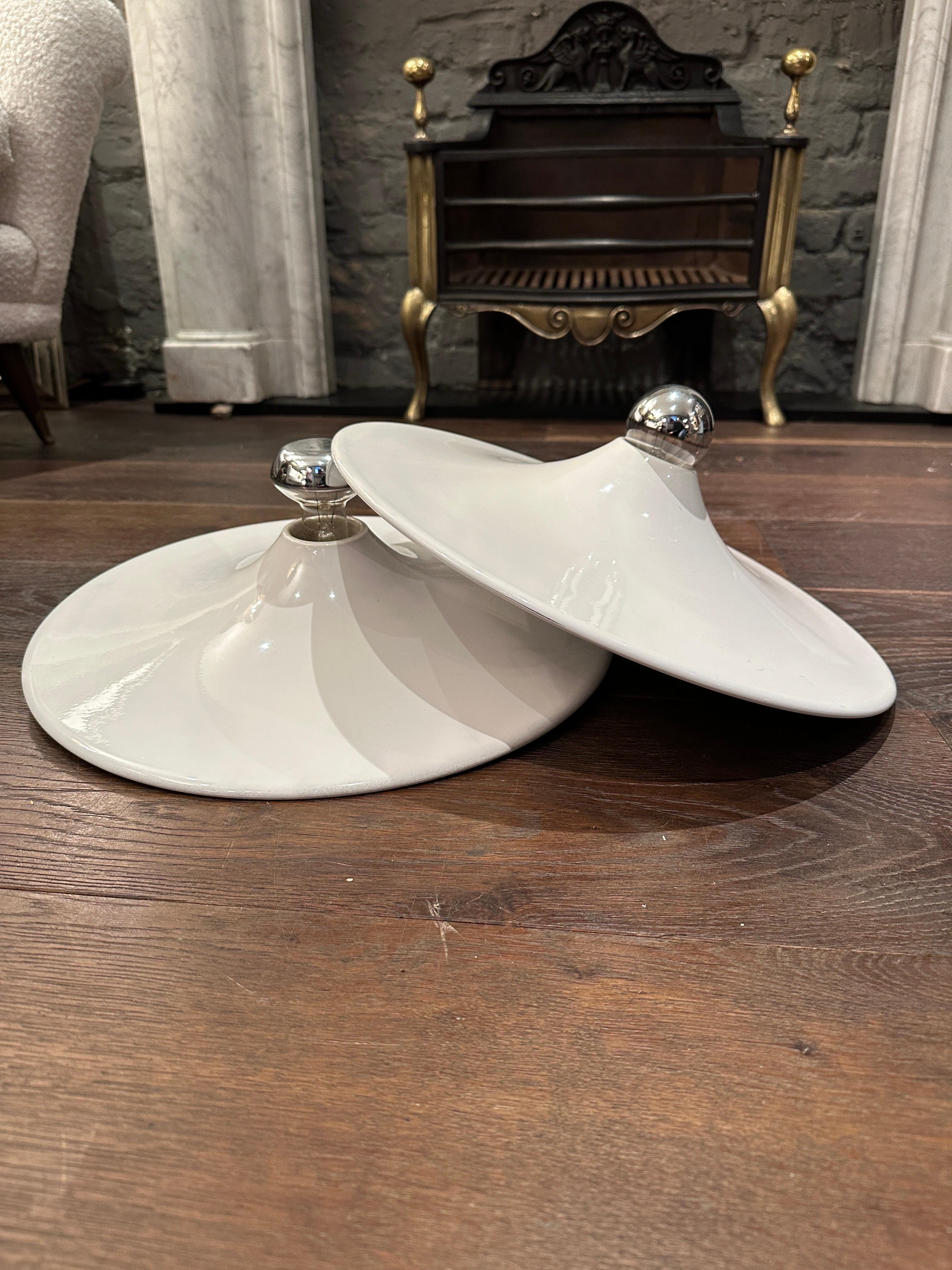 Lacquered A pair Of Disc Ceiling or Wall Lights By G. Gorgoni For Stilnovo For Sale