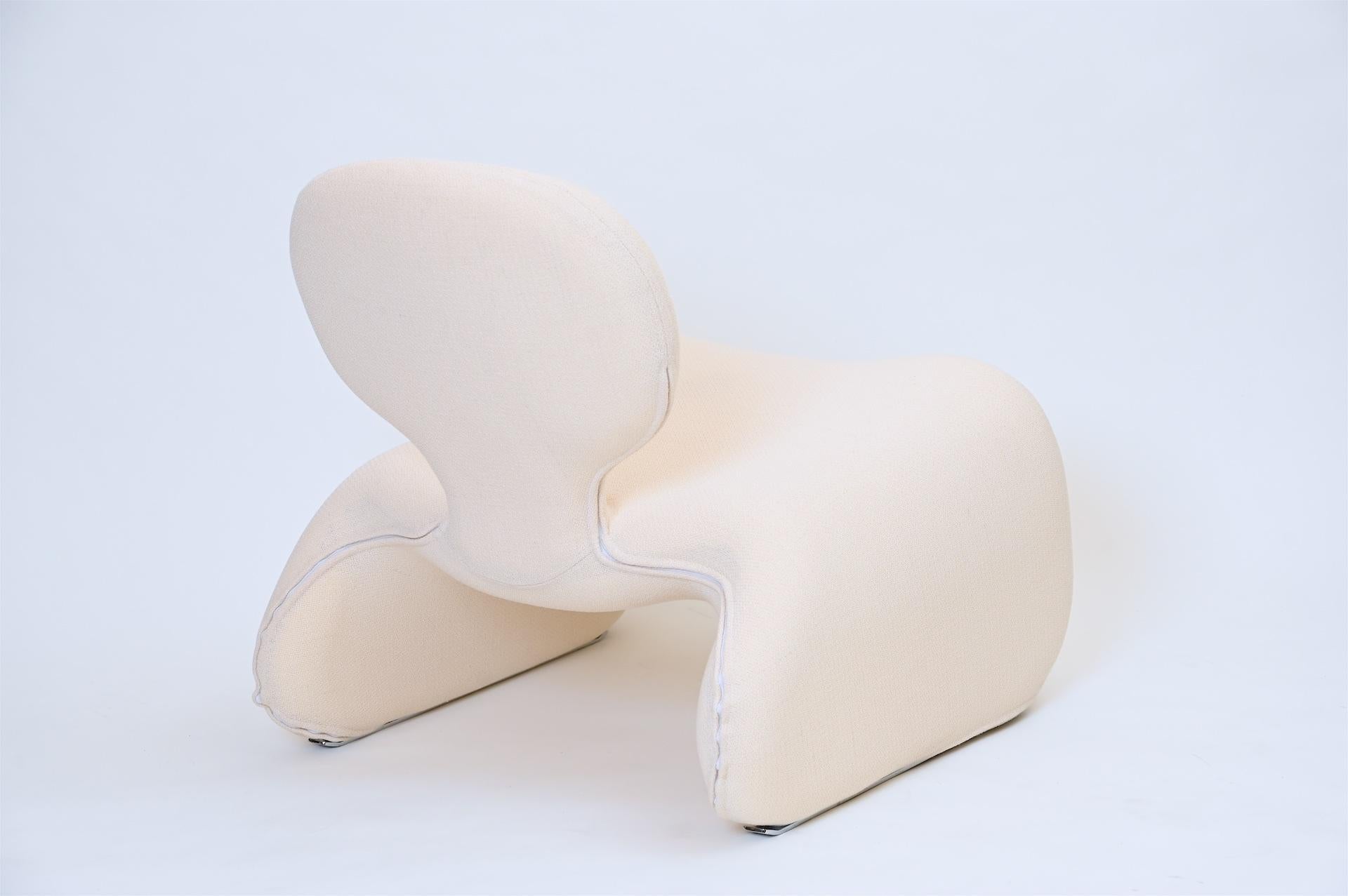 Pair of Djinn Chairs in Off-White Mohair 3