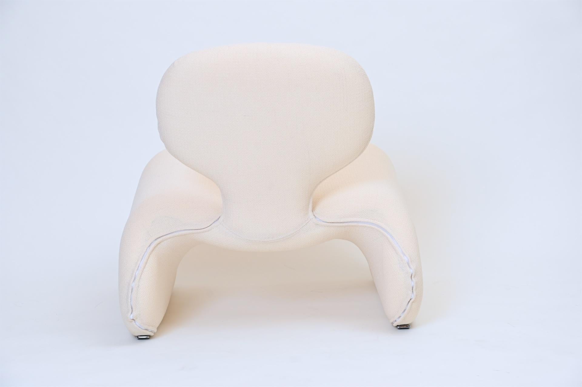Pair of Djinn Chairs in Off-White Mohair 4