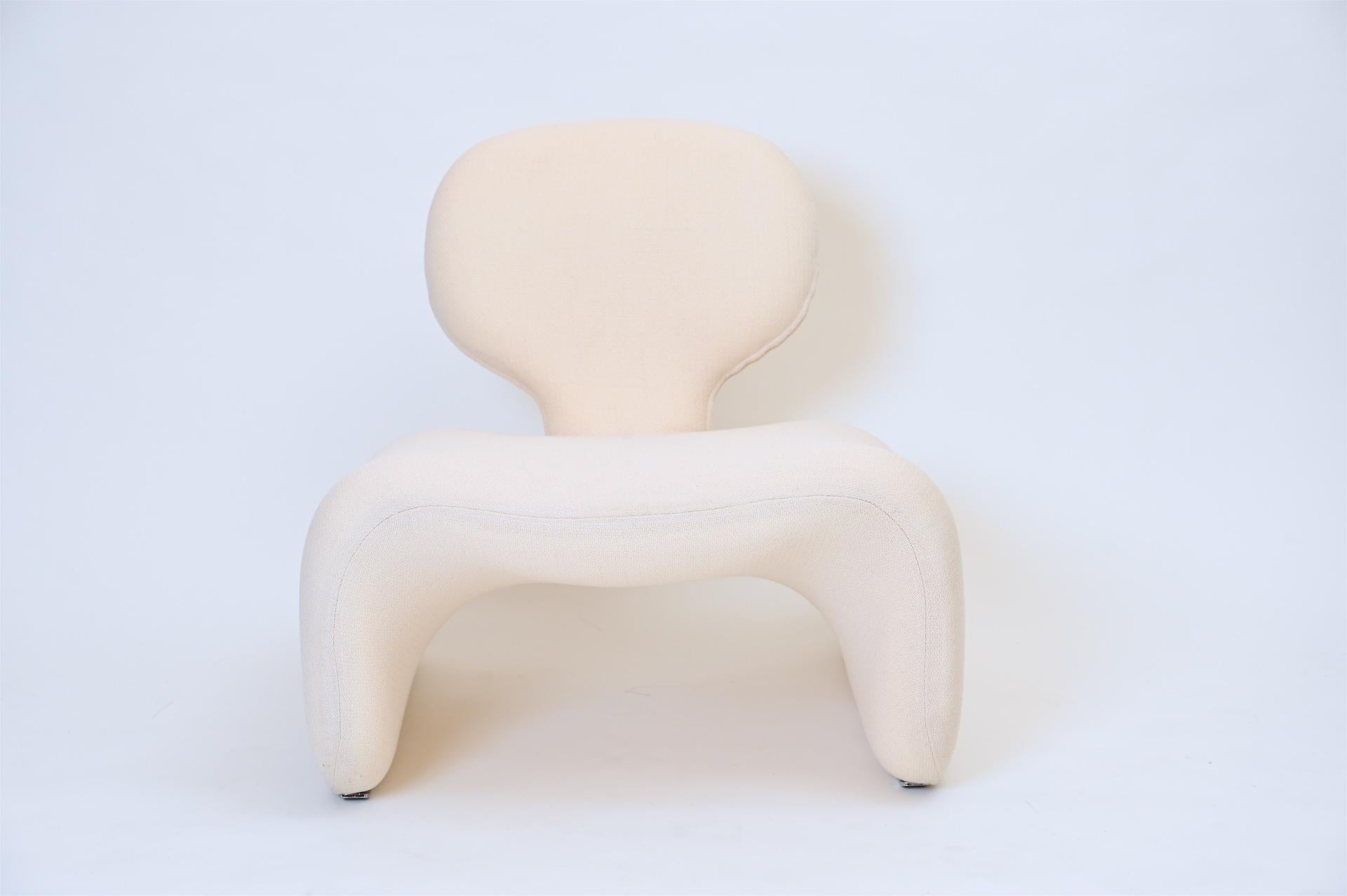 Pair of Djinn Chairs in Off-White Mohair 5