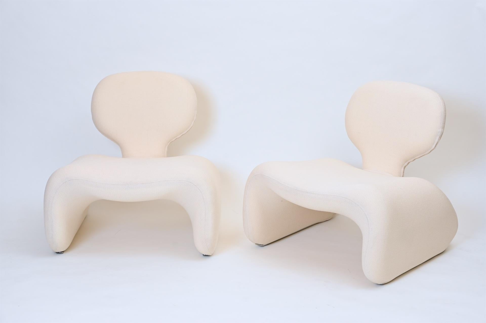 Pair of Djinn Chairs in Off-White Mohair 6