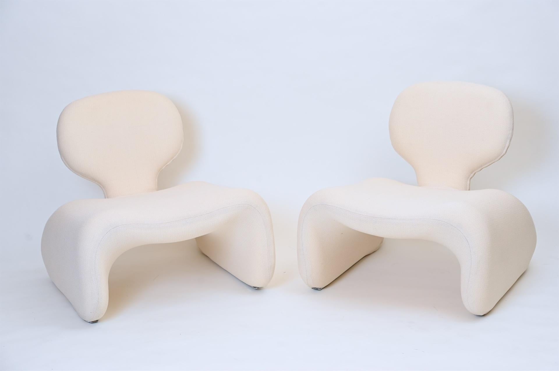 Fully restored Djinn chairs designed by French designer Olivier Mourgue for Airborne, France, circa 1965.

And reupholstered in an off-white stretch 100% wool mohair

These chairs from the original production which ran from 1965-1976

Made
