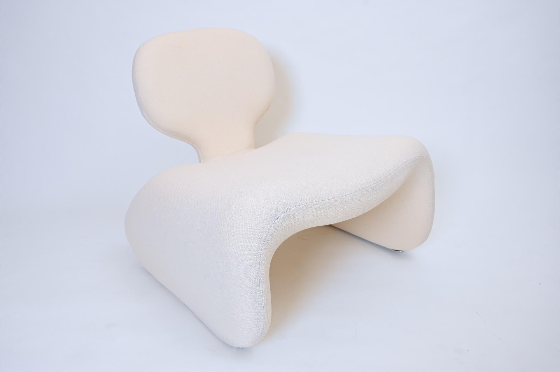 Pair of Djinn Chairs in Off-White Mohair 1