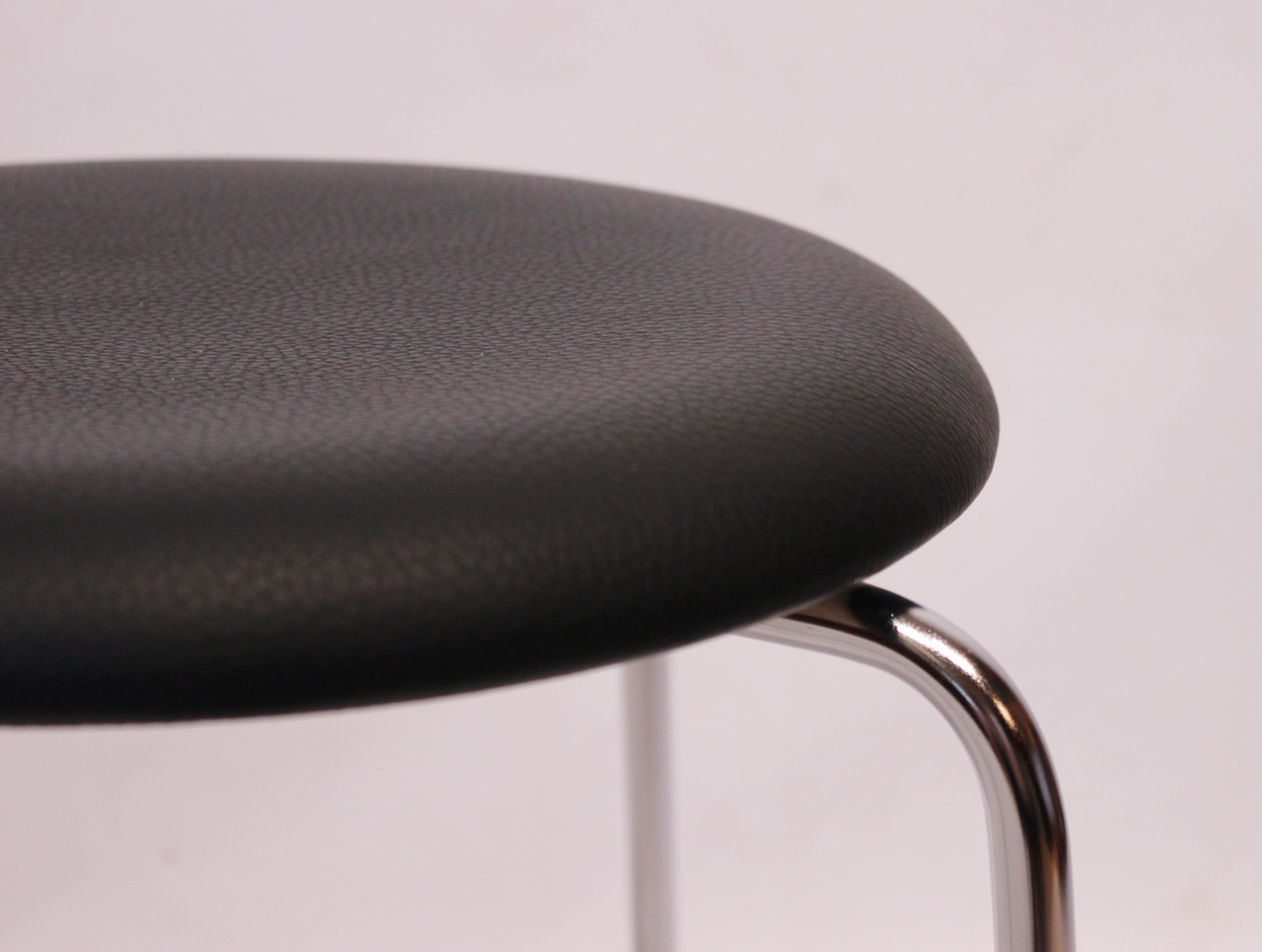 Scandinavian Modern Pair of Dot Stools Upholstered with Black Leather by Arne Jacobsen, 1971 For Sale