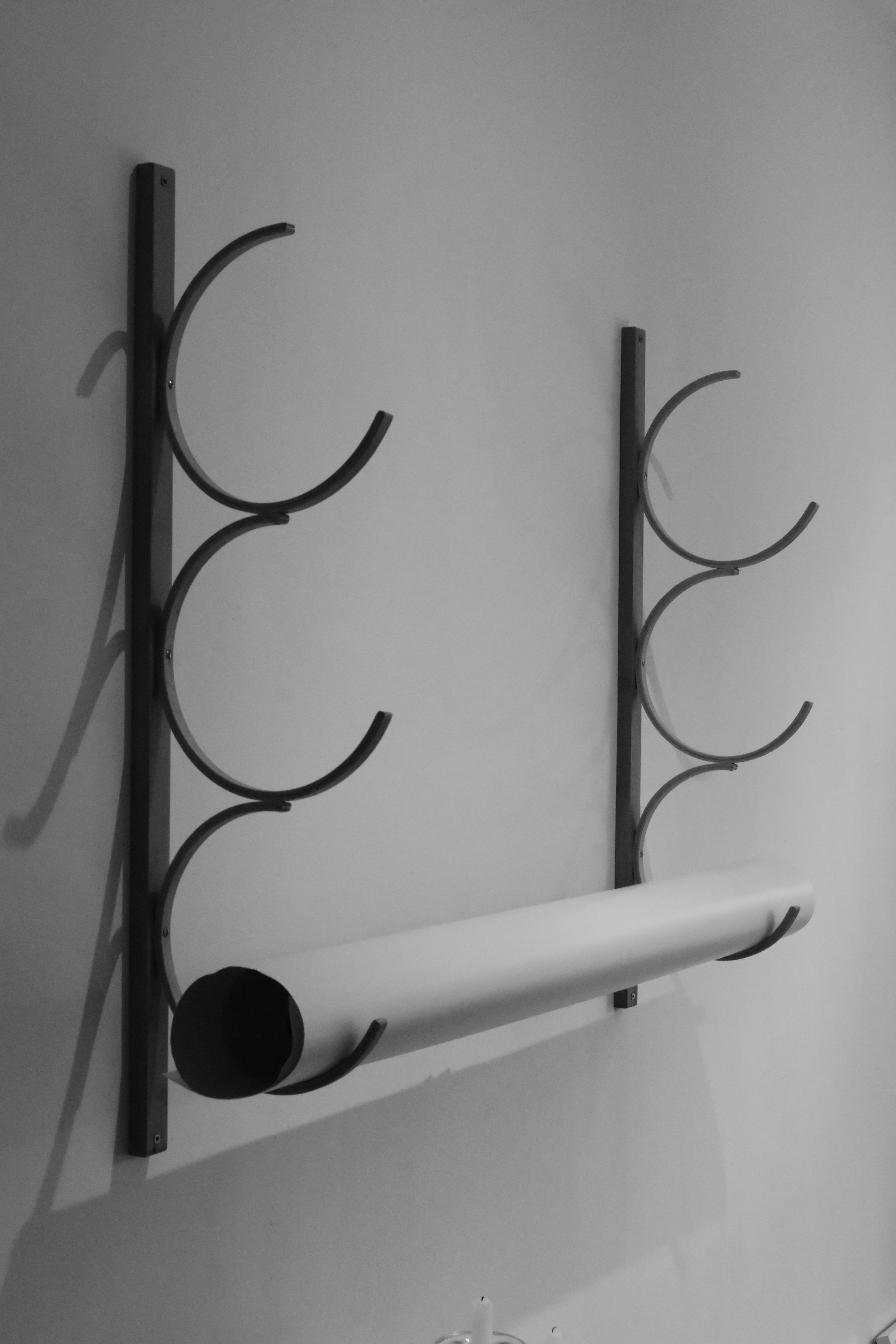 Coppia di portadisegni in legno curvato, anni '60. in vendita 1