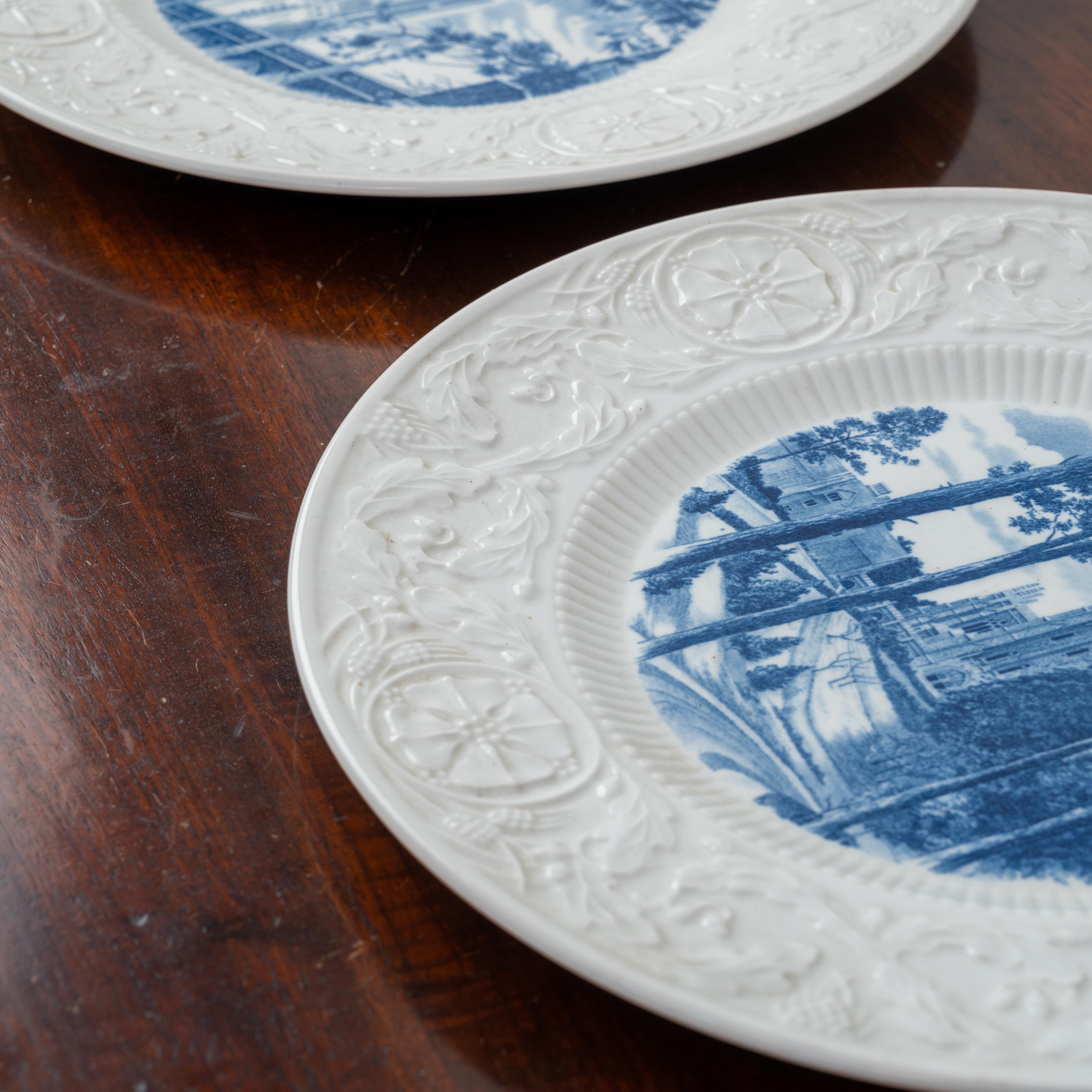 Pareja de platos de madera de Wedgewood de la Universidad de Duke Inglés en venta