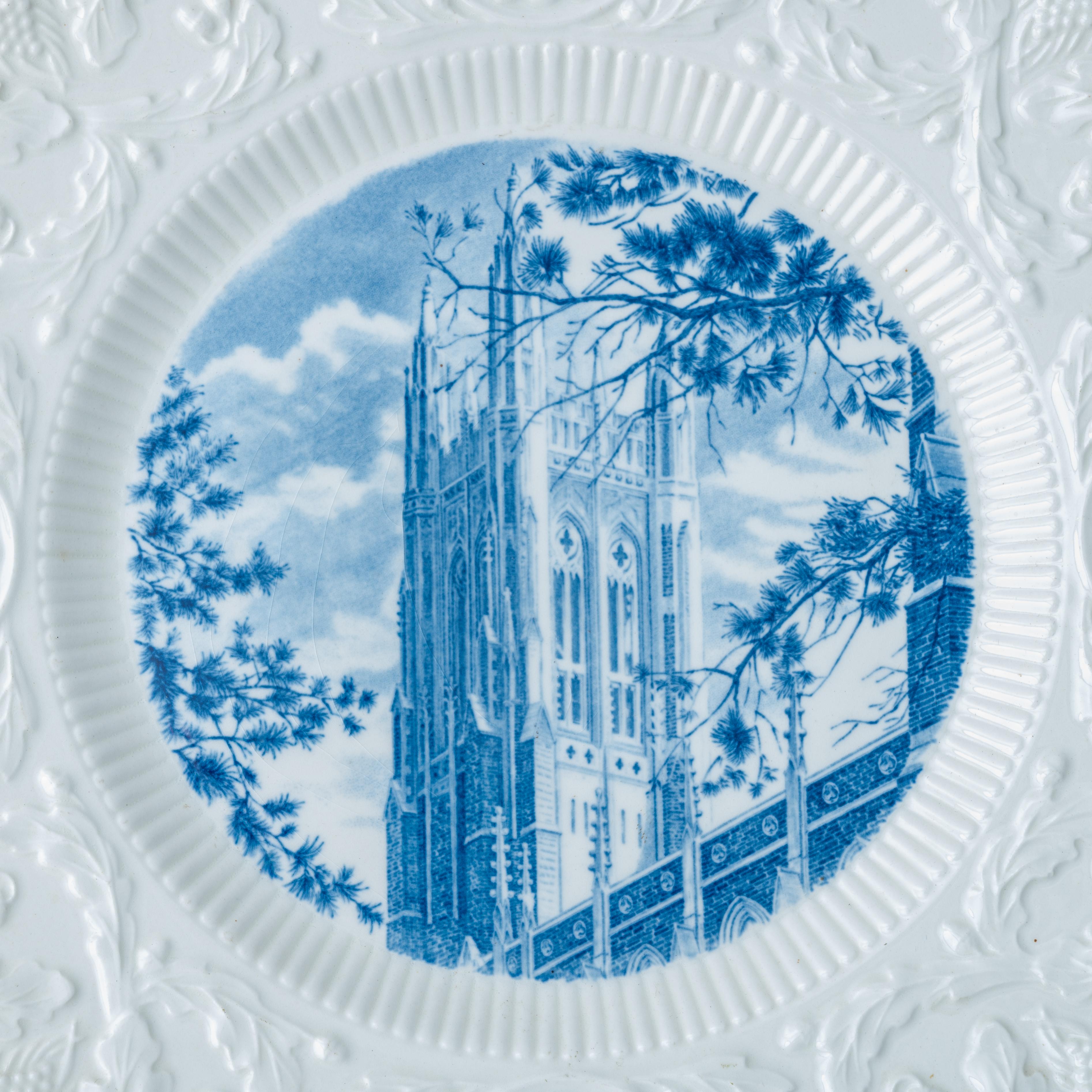 Pareja de platos de madera de Wedgewood de la Universidad de Duke en Bueno estado para la venta en Savannah, GA