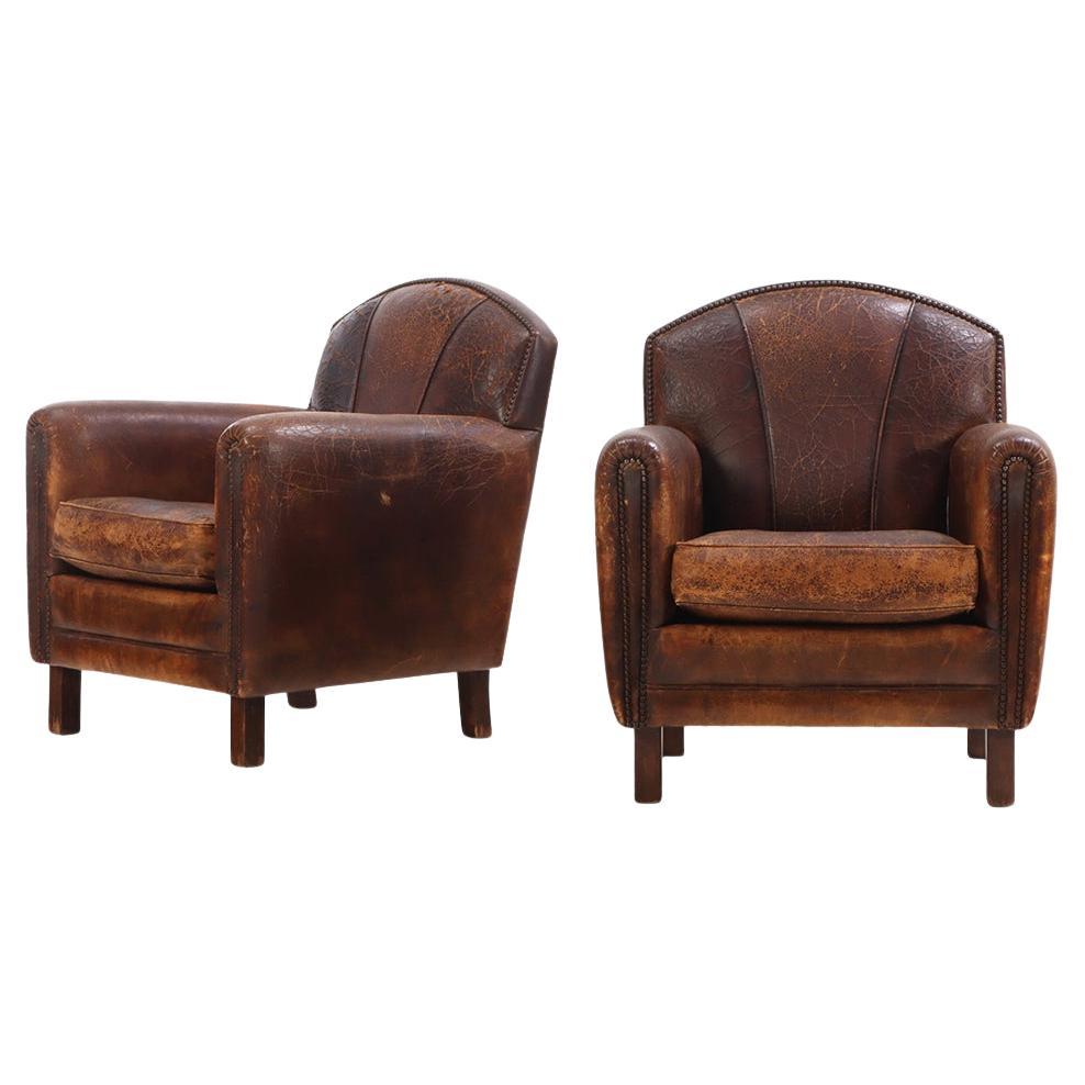 Paire de fauteuils club en cuir de style Art déco hollandais, C 1950.