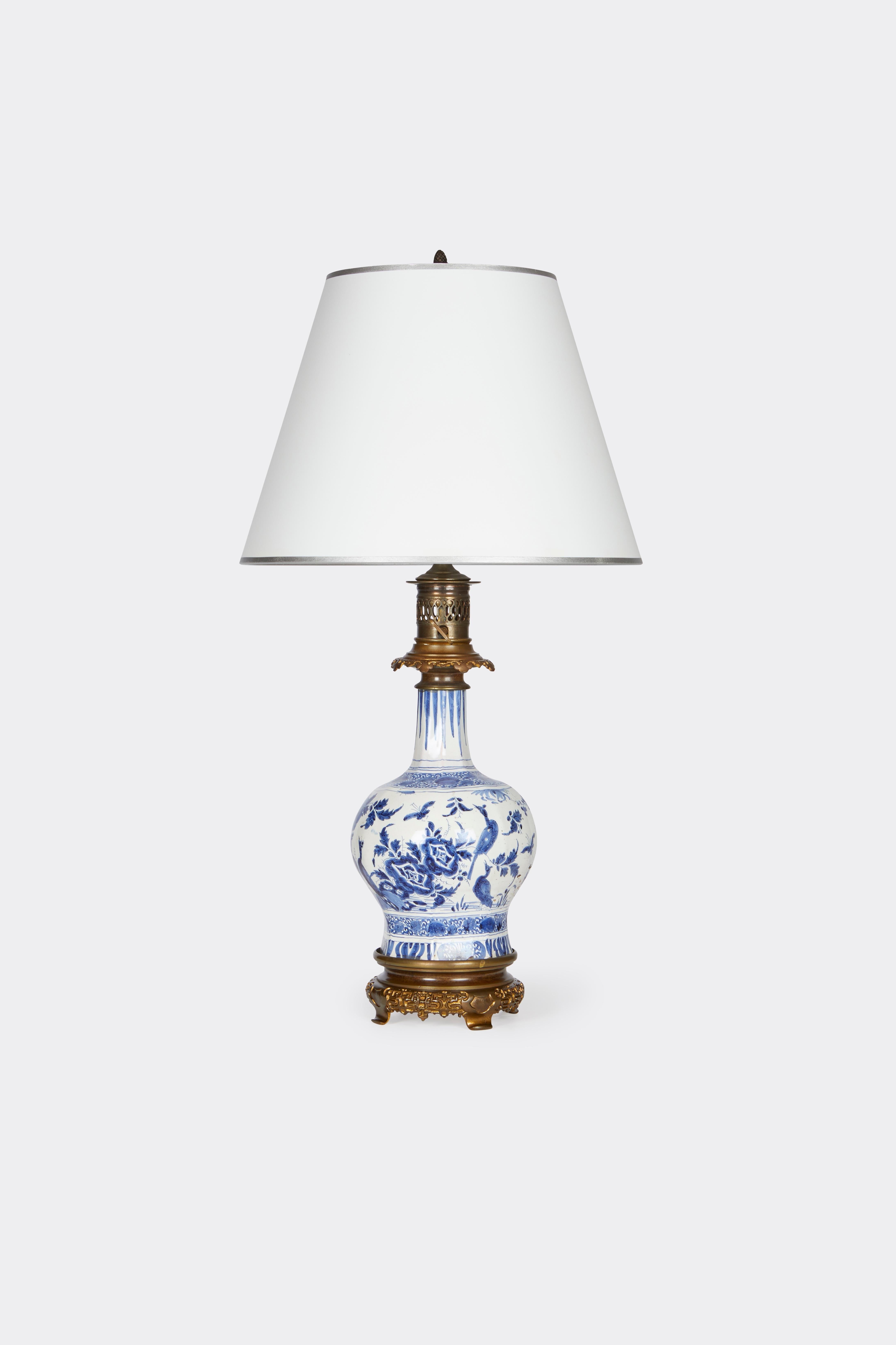 Pair of Dutch White and Blue Delft Table Lamp In Good Condition In New York, NY