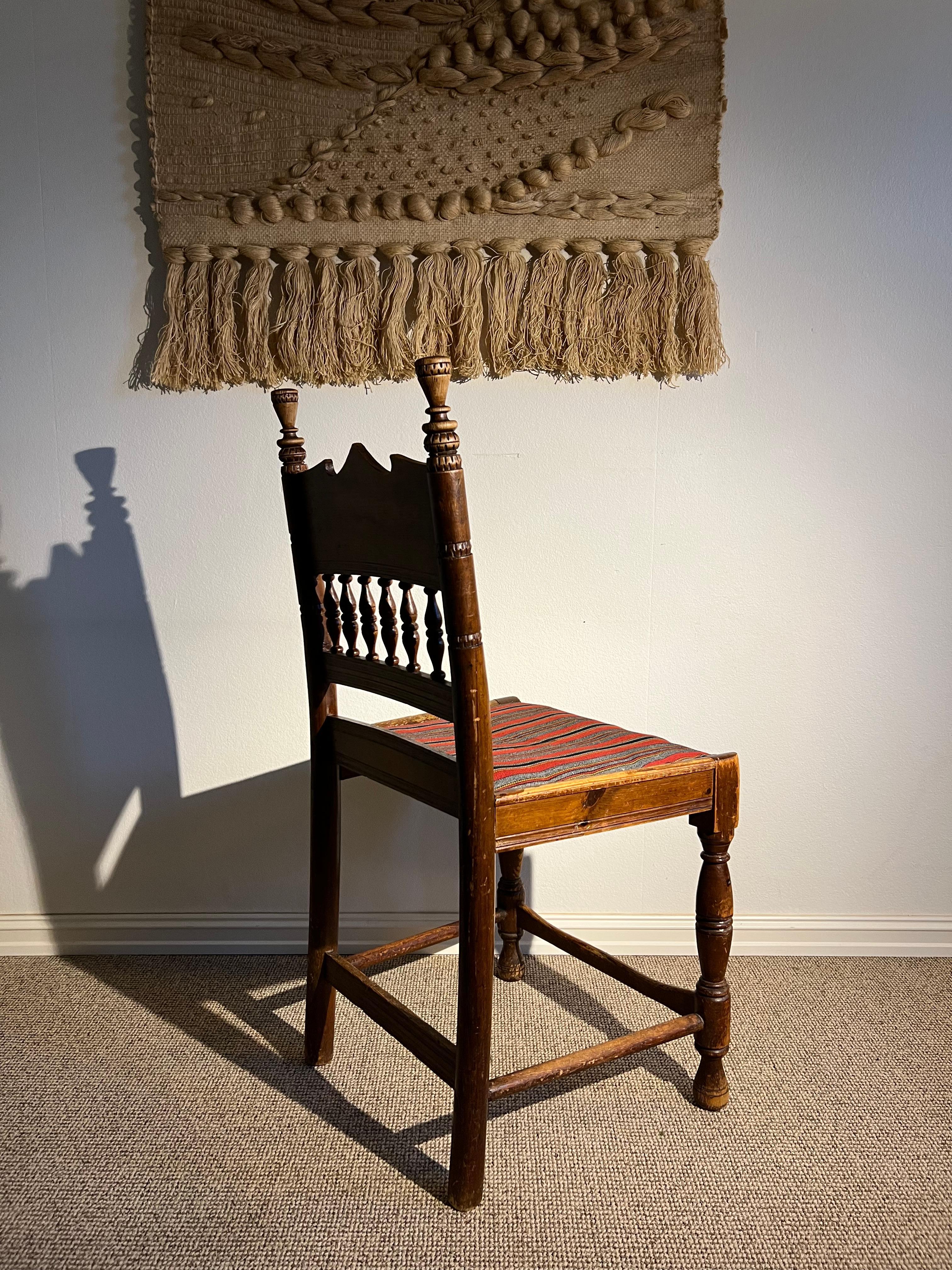 Paire de chaises en pin de ferme du début des années 1800, art populaire fait à la main, Norvège en vente 2