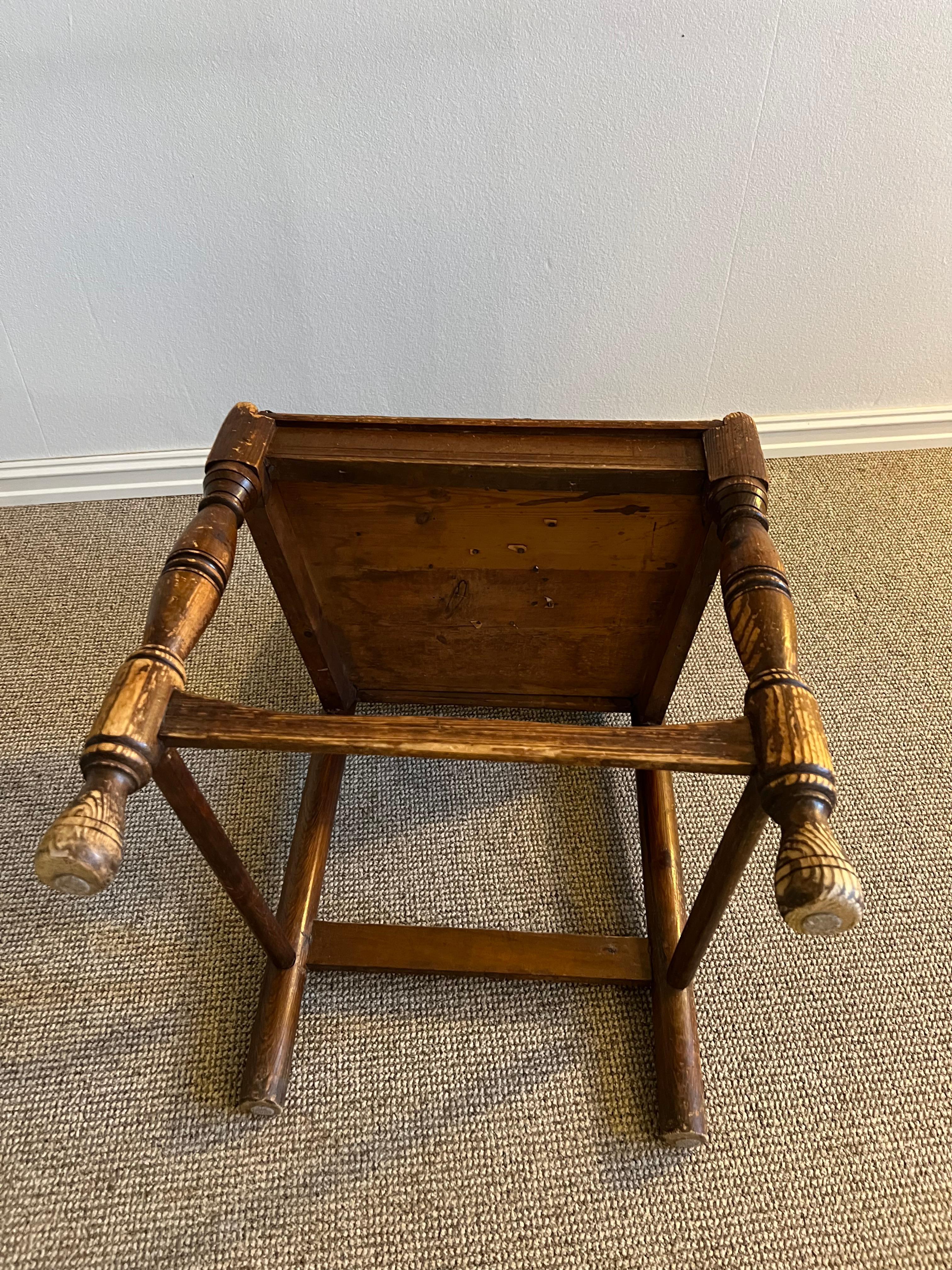 Paire de chaises en pin de ferme du début des années 1800, art populaire fait à la main, Norvège en vente 9