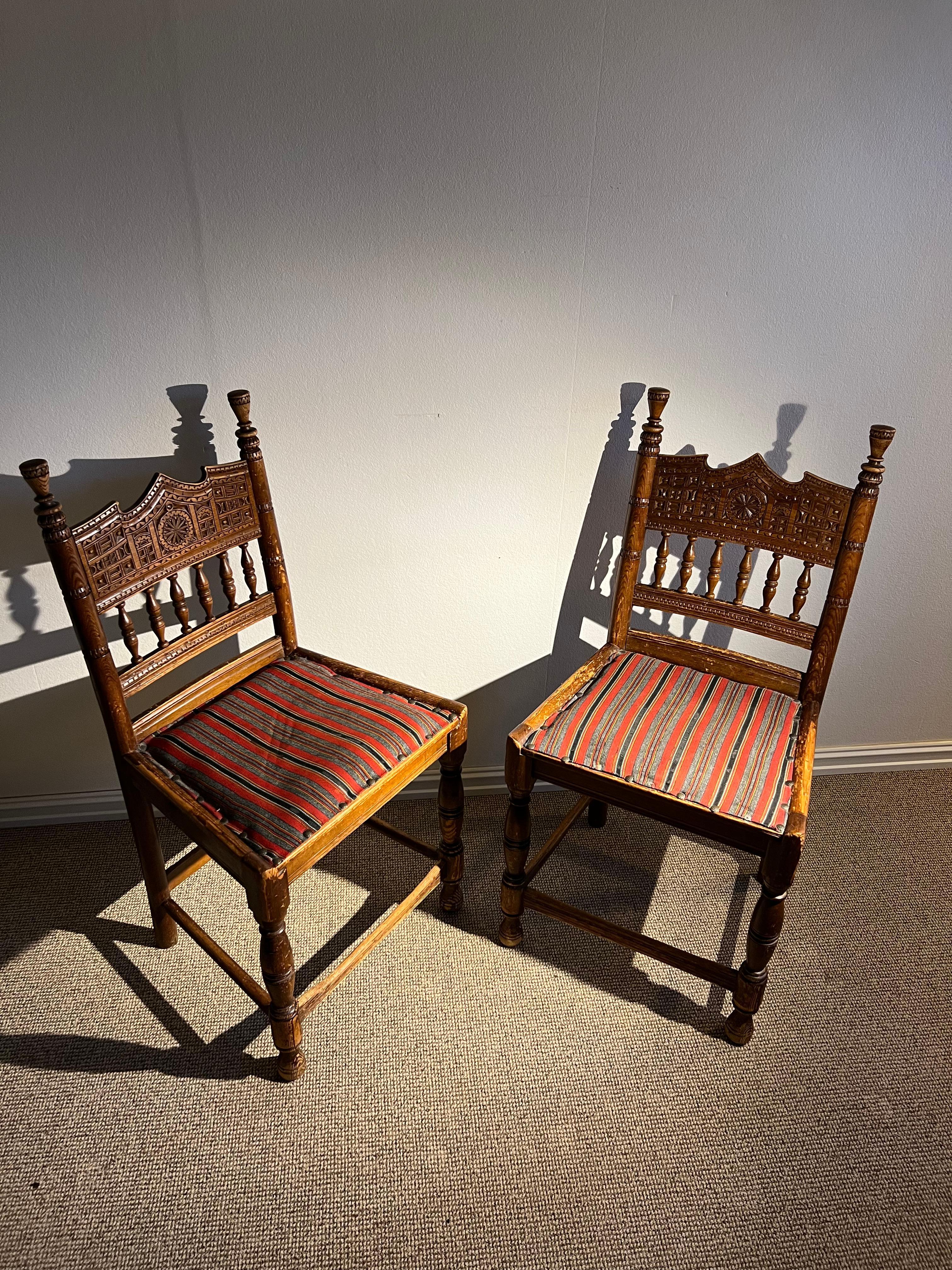 Paire de chaises en pin de ferme du début des années 1800, art populaire fait à la main, Norvège en vente 12