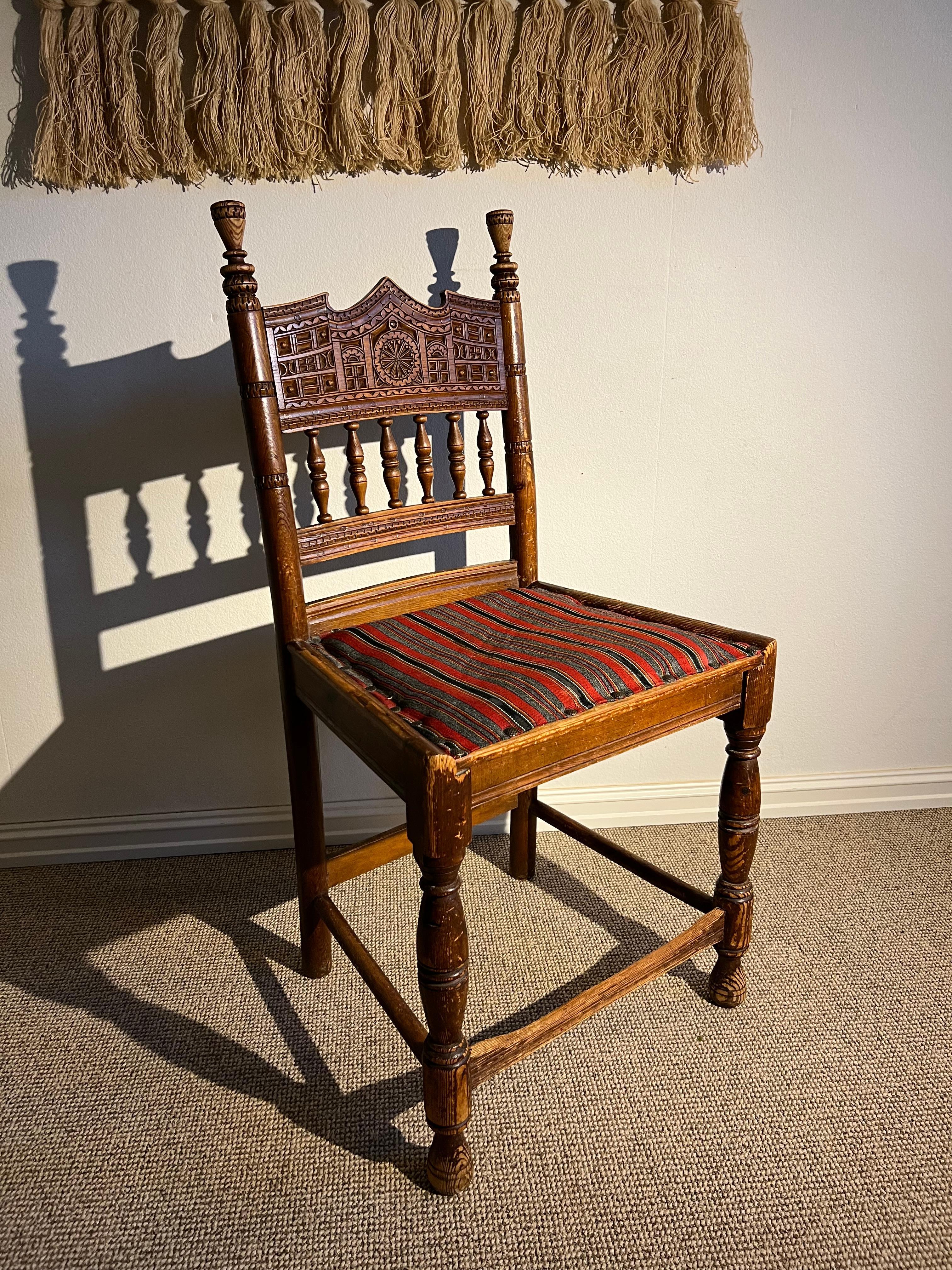 Paire de chaises en pin de ferme du début des années 1800, art populaire fait à la main, Norvège en vente 1