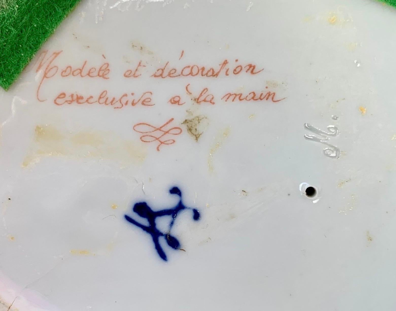 Coppia di figure in porcellana di Sevres dell'inizio del XIX secolo in vendita 11