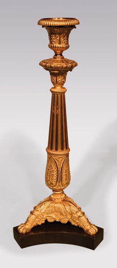 Paire de bougeoirs en bronze et bronze doré du début du XIXe siècle