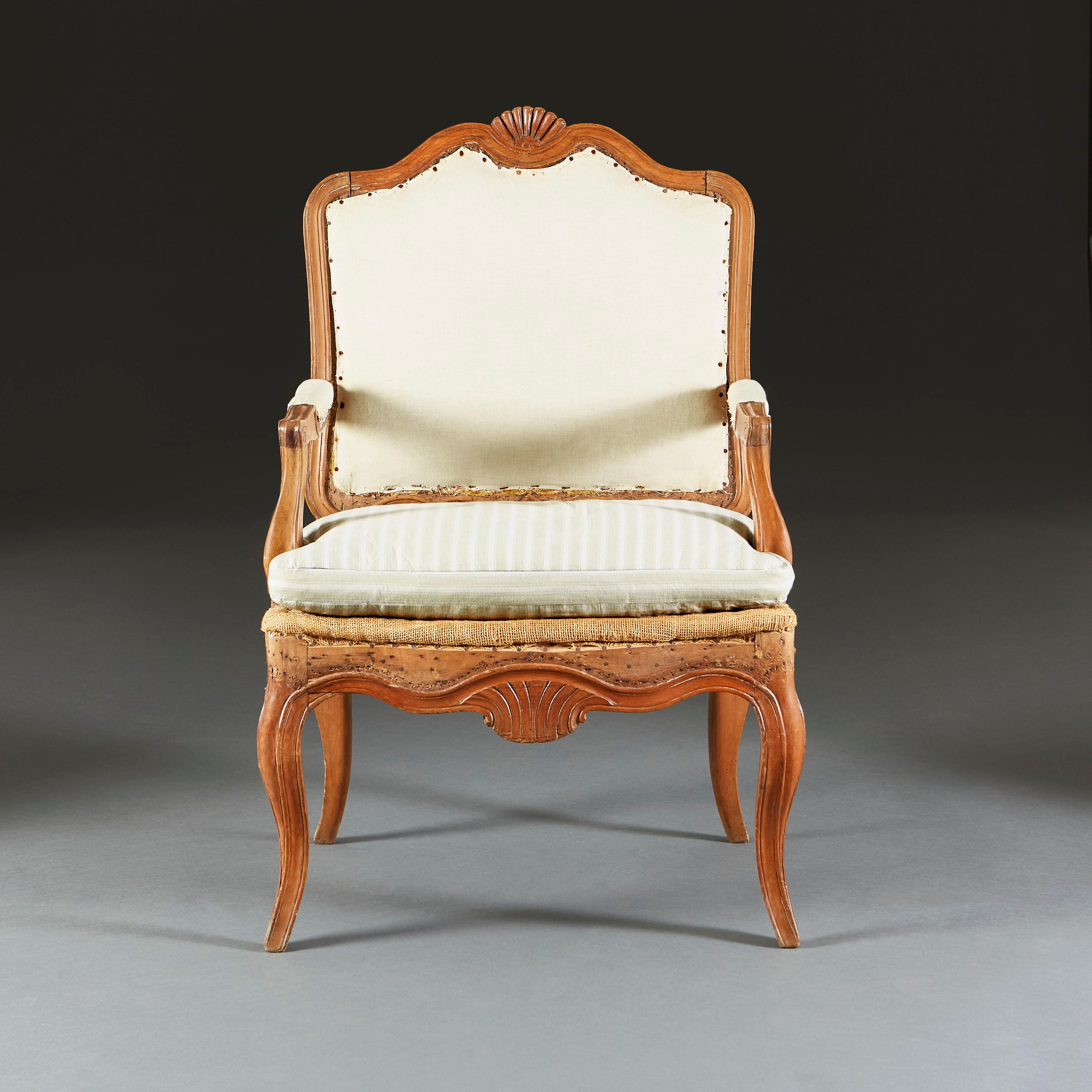 Ein Paar offene französische Sessel aus dem frühen 19. Jahrhundert (Französisch) im Angebot