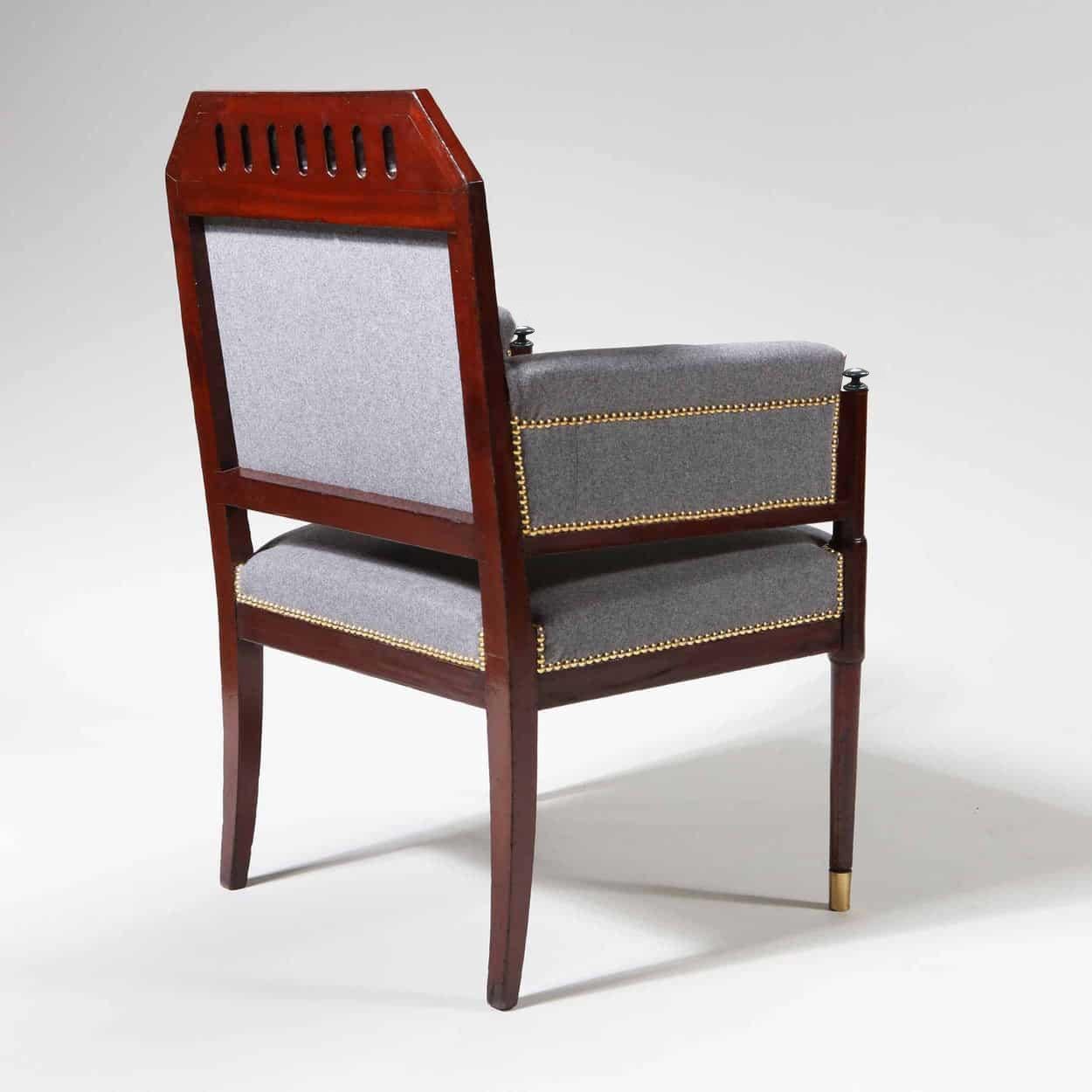 Empire Paire de fauteuils Bergères en acajou du début du XIXe siècle en vente