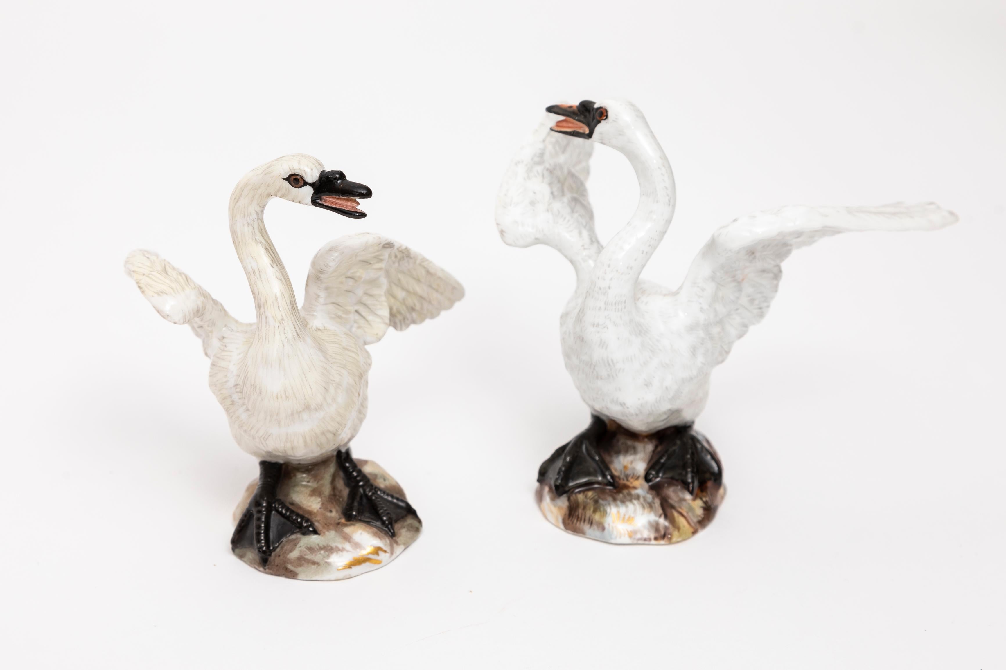 Rococo Revival A Pair of Early 19th Century Meissen Porcelain Figures of Swans For Sale