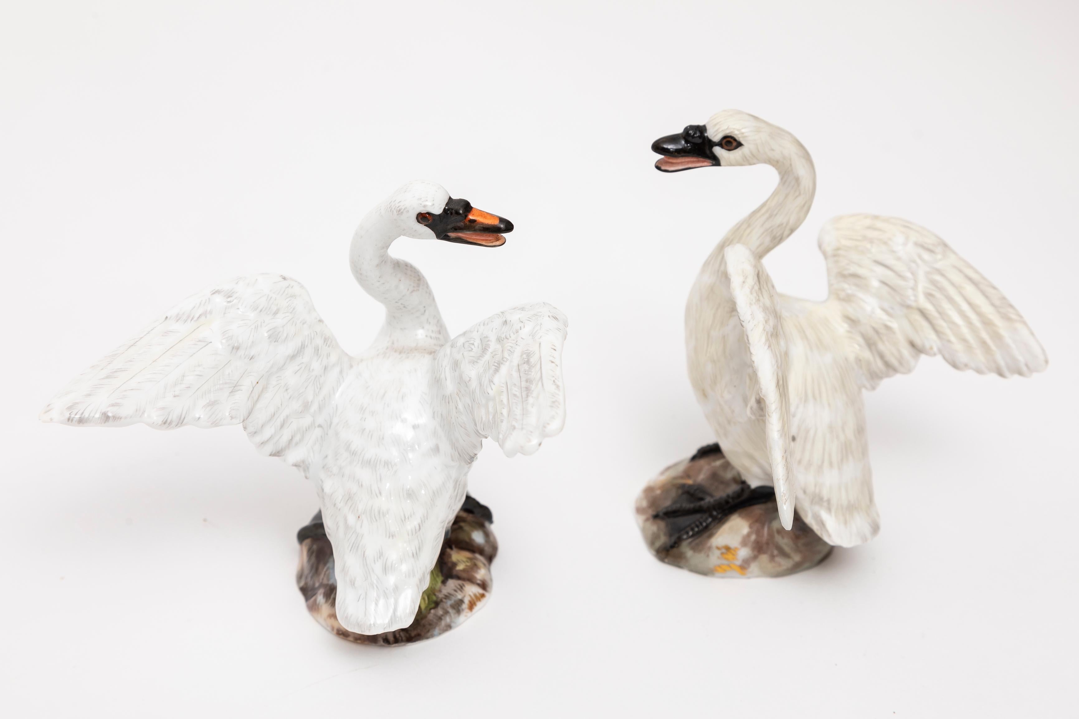 German A Pair of Early 19th Century Meissen Porcelain Figures of Swans For Sale